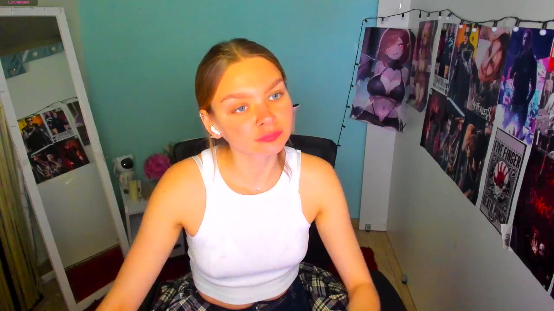 Gallery image thumbnail from Valery_Lovee's myfreecams stream on, 05/27/2025, 10:02 image 19 of 20