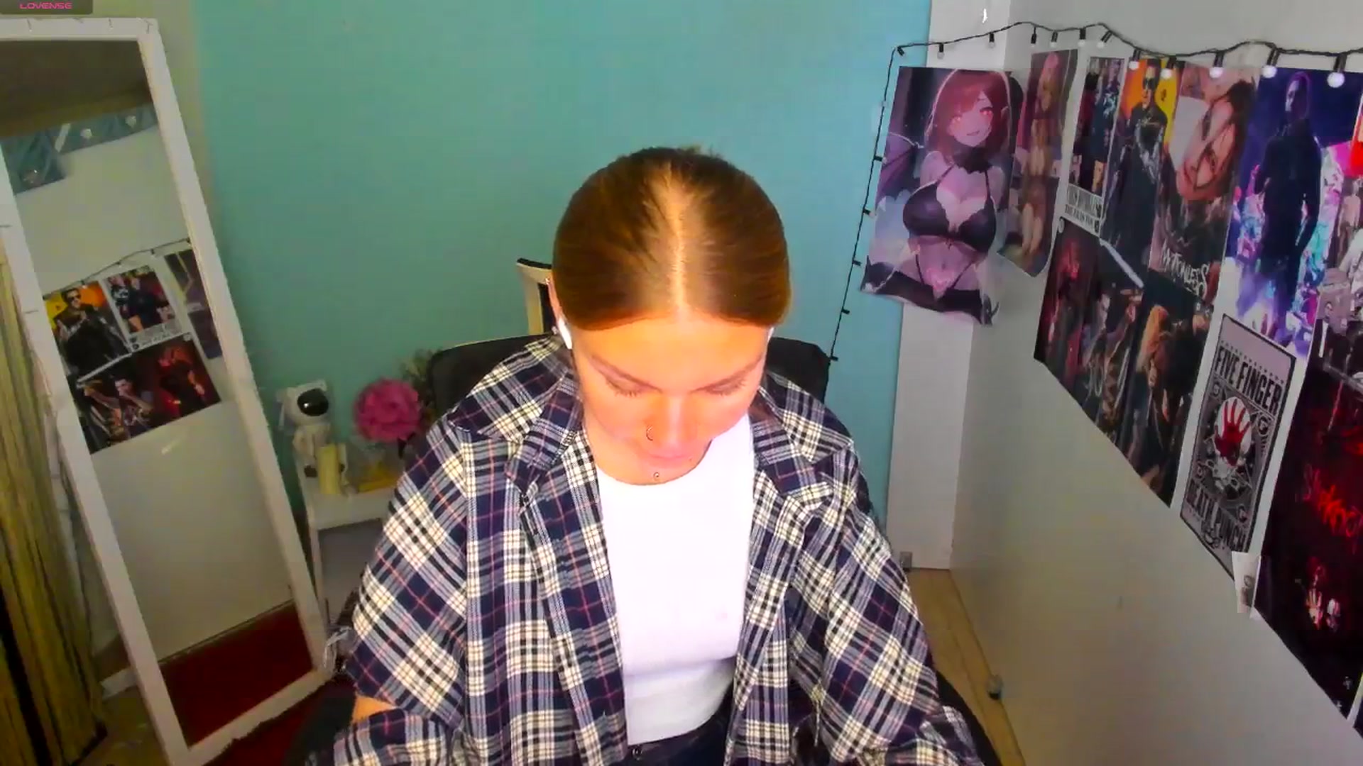 Gallery image thumbnail from Valery_Lovee's myfreecams stream on, 05/27/2025, 10:02 image 18 of 20