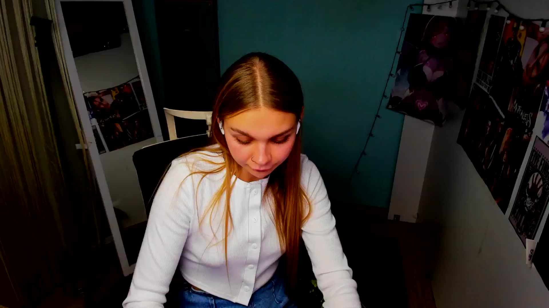 Gallery image thumbnail from Valery_Lovee's myfreecams stream on, 09/08/2025, 11:37 image 14 of 20