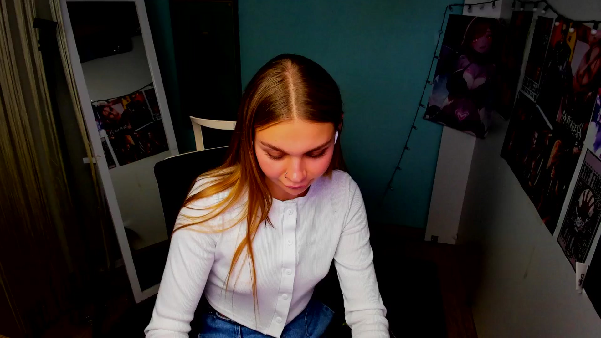 Gallery image thumbnail from Valery_Lovee's myfreecams stream on, 09/08/2025, 11:37 image 9 of 20
