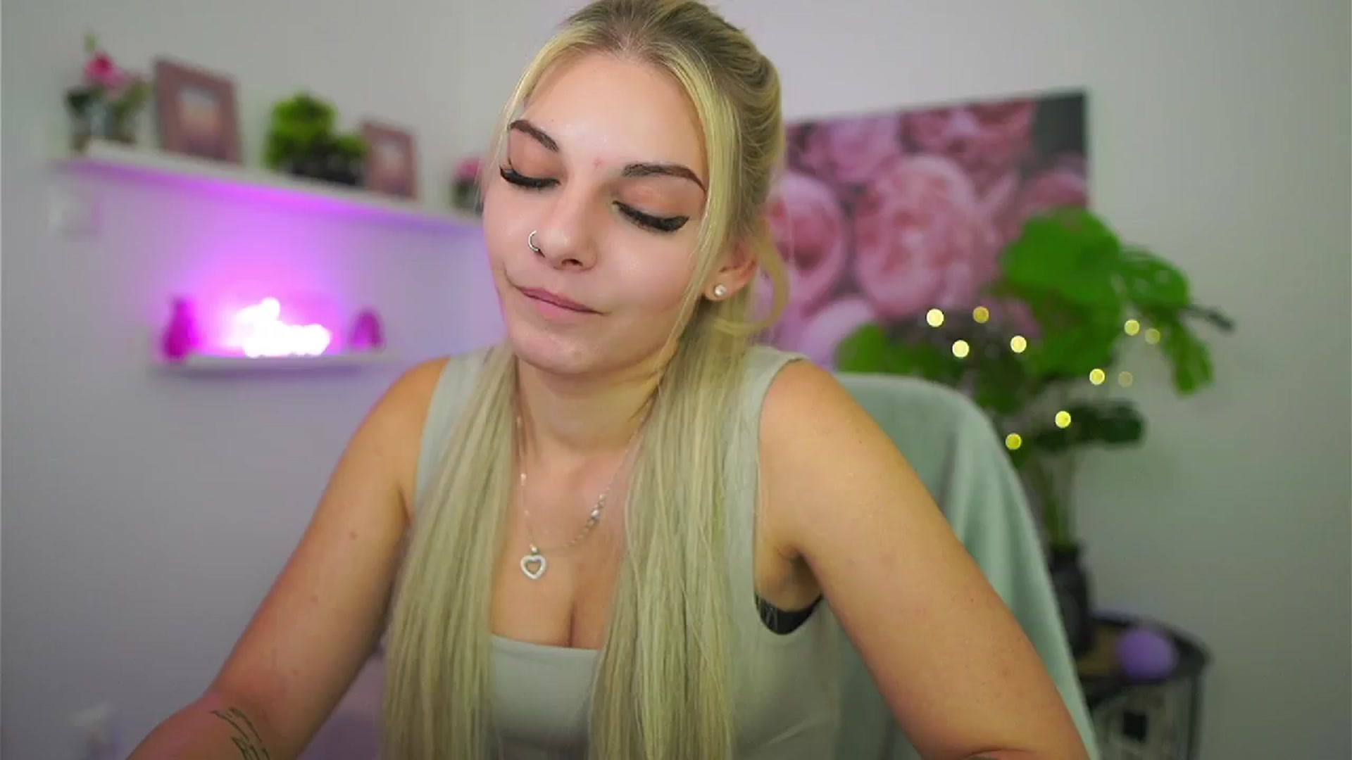 Gallery image thumbnail from Vanda_Lust's myfreecams stream on, 10/18/2025, 11:14 image 18 of 20