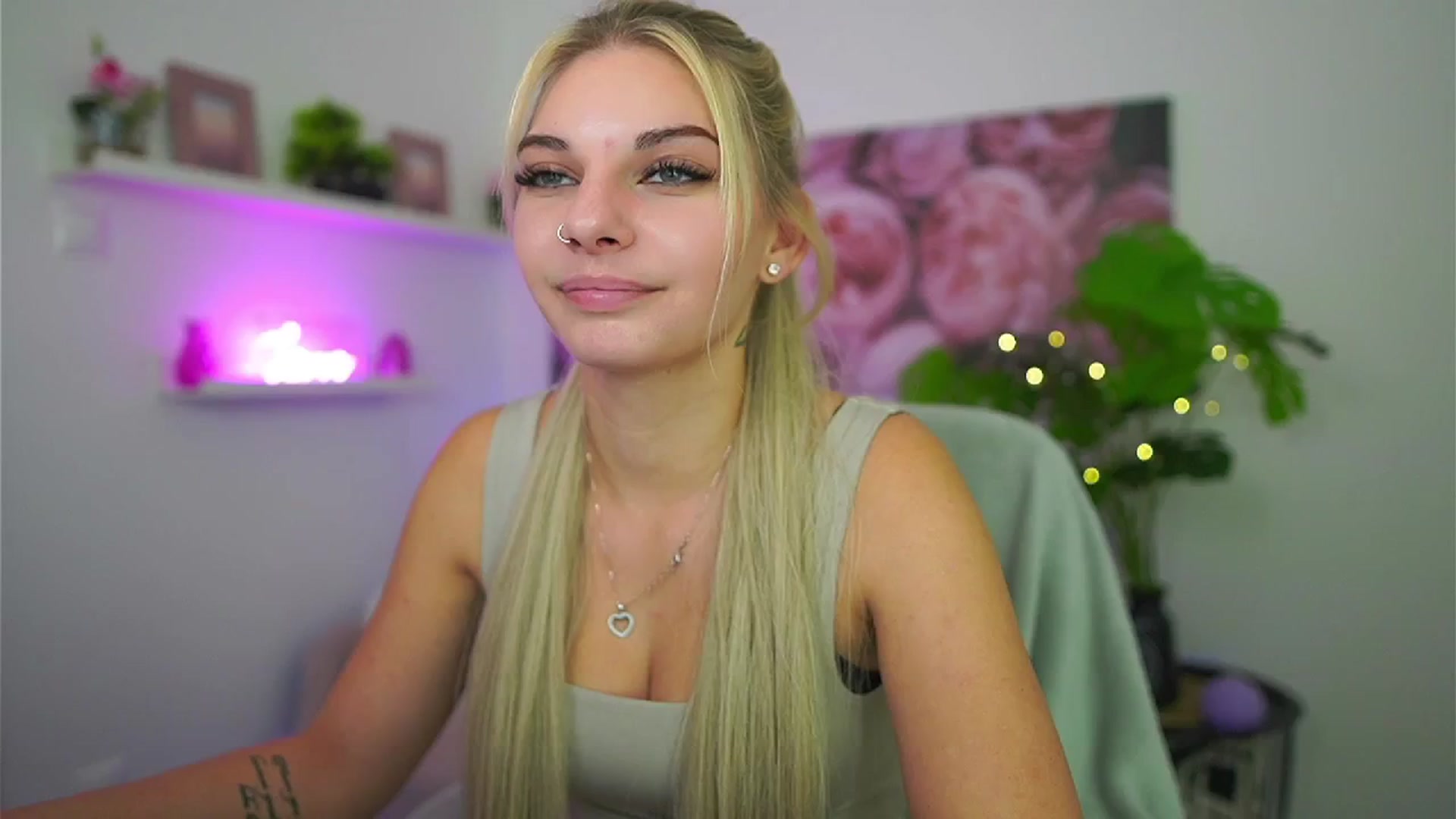 Gallery image thumbnail from Vanda_Lust's myfreecams stream on, 10/18/2025, 11:14 image 9 of 20
