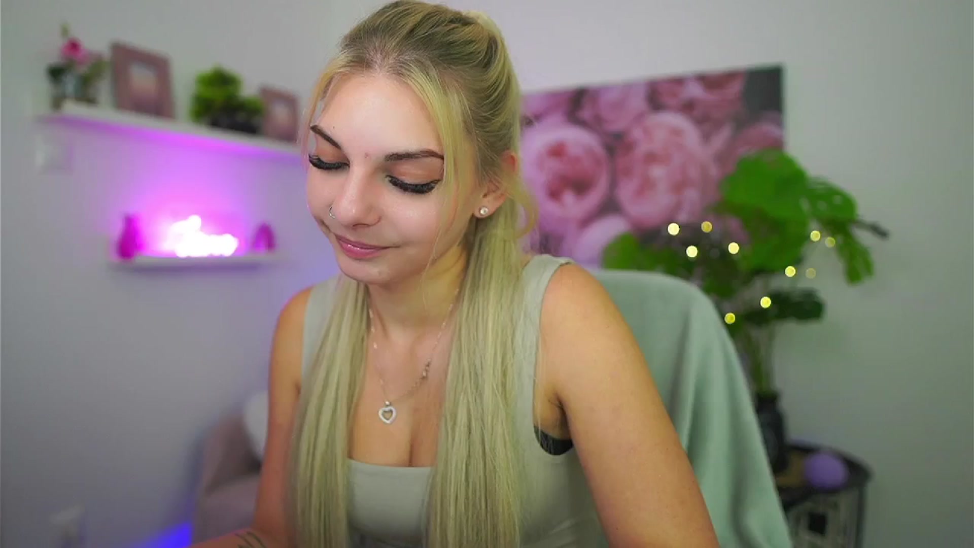 Gallery image thumbnail from Vanda_Lust's myfreecams stream on, 10/18/2025, 11:14 image 10 of 20