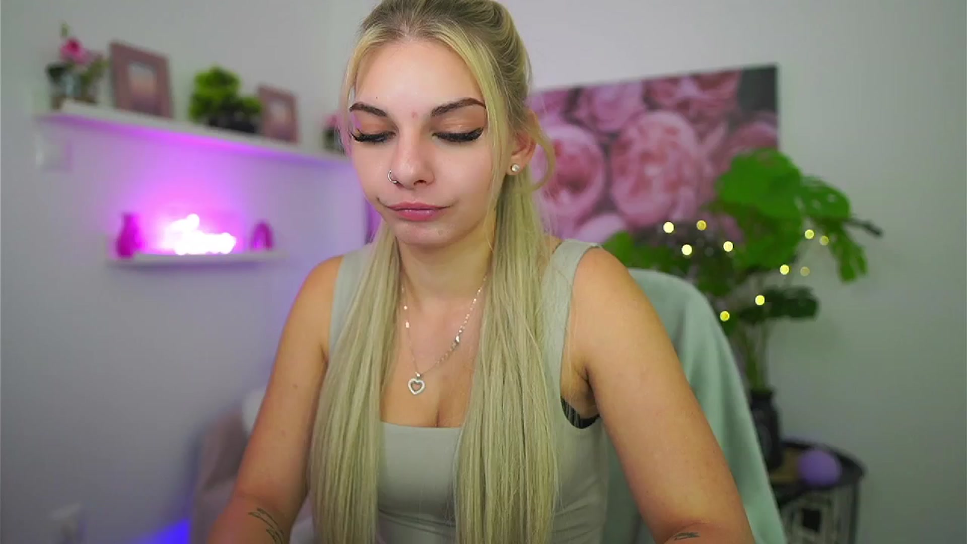 Gallery image thumbnail from Vanda_Lust's myfreecams stream on, 10/18/2025, 11:14 image 7 of 20