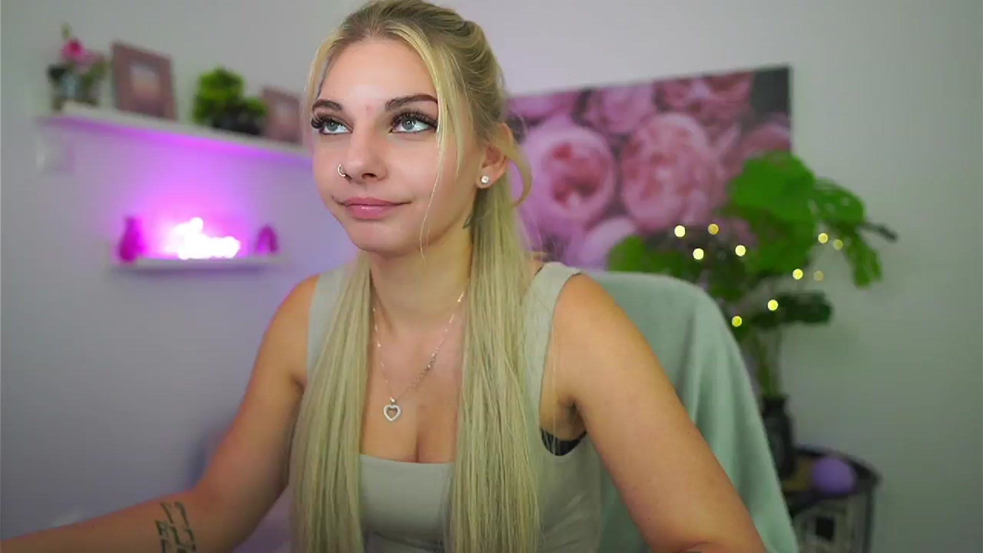 Gallery image thumbnail from Vanda_Lust's myfreecams stream on, 10/18/2025, 11:14 image 2 of 20