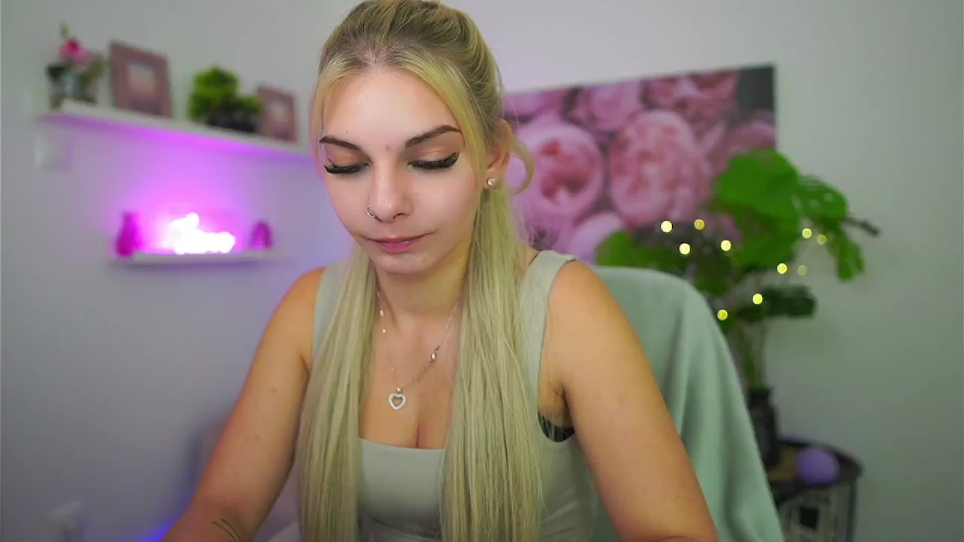 Gallery image thumbnail from Vanda_Lust's myfreecams stream on, 10/18/2025, 11:14 image 5 of 20