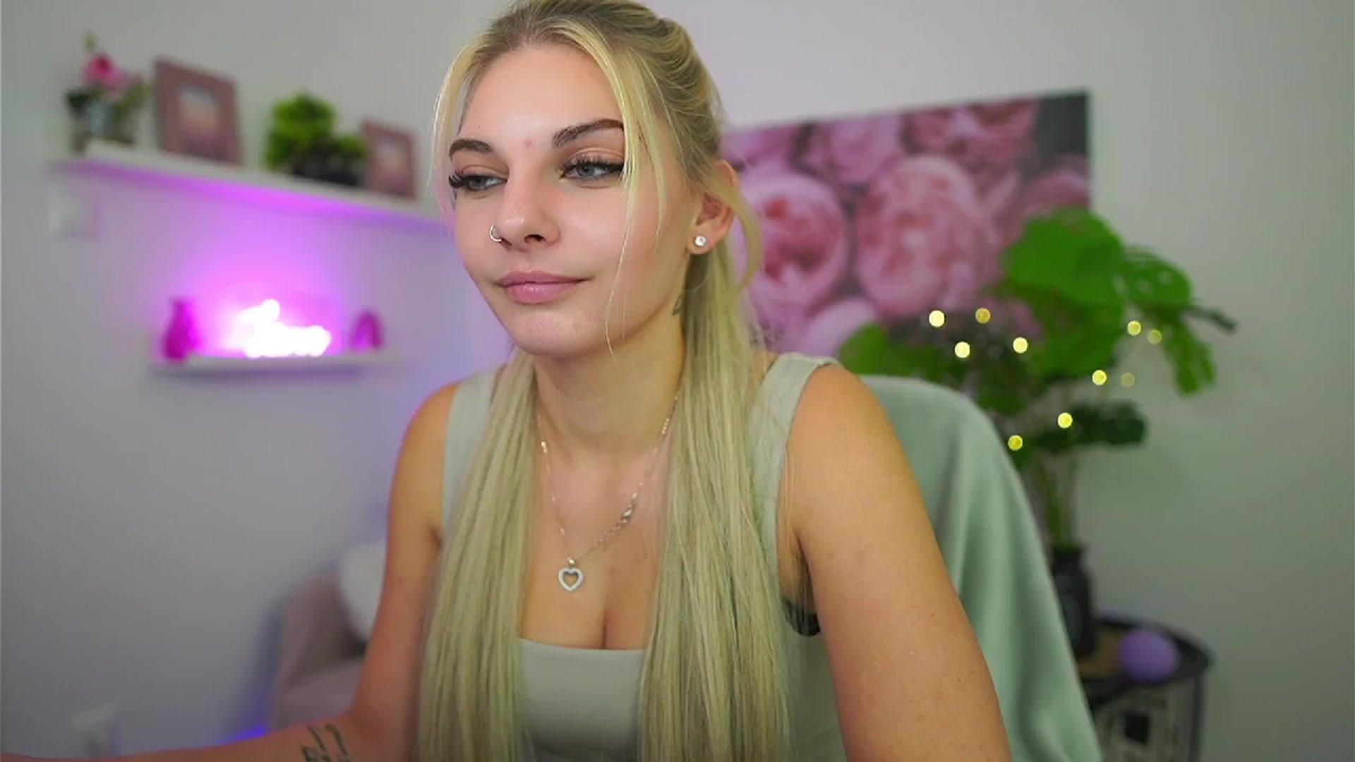 Gallery image thumbnail from Vanda_Lust's myfreecams stream on, 10/18/2025, 11:14 image 16 of 20