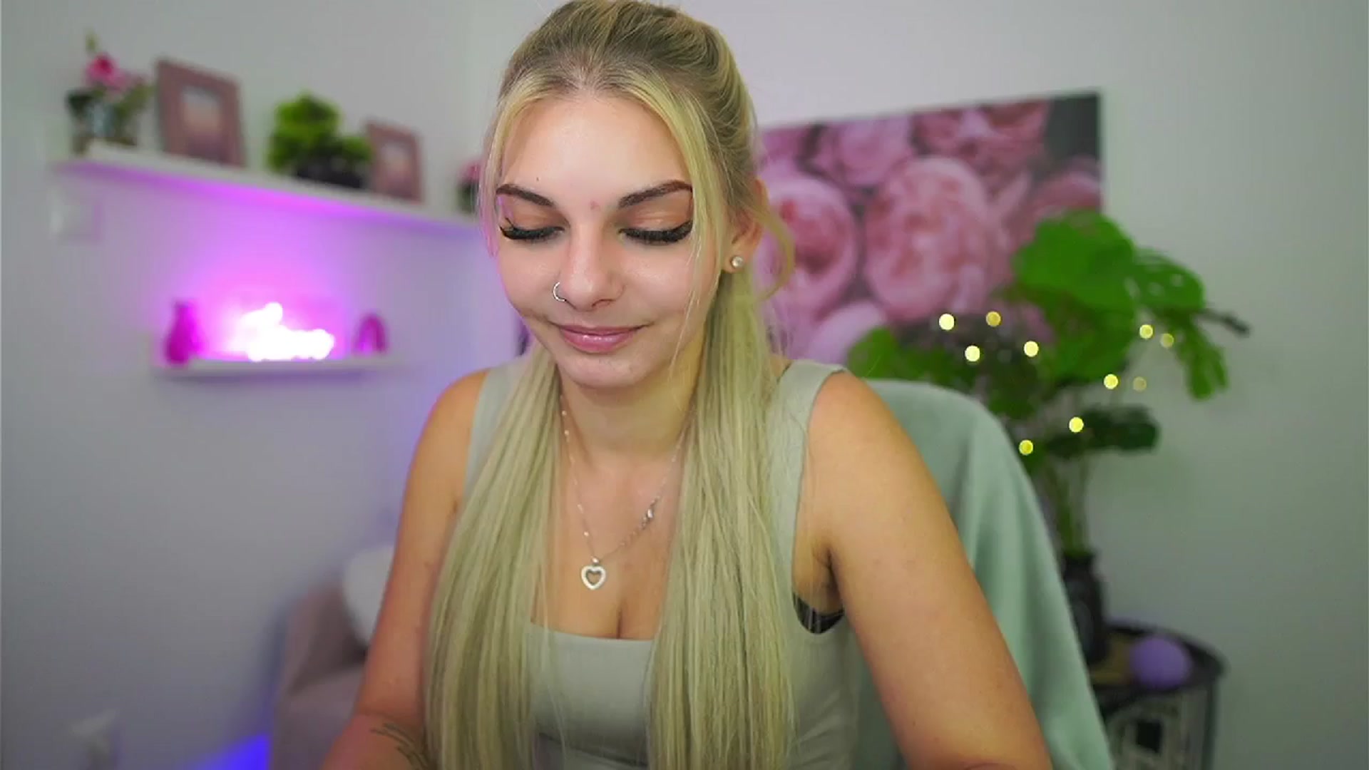 Gallery image thumbnail from Vanda_Lust's myfreecams stream on, 10/18/2025, 11:14 image 12 of 20