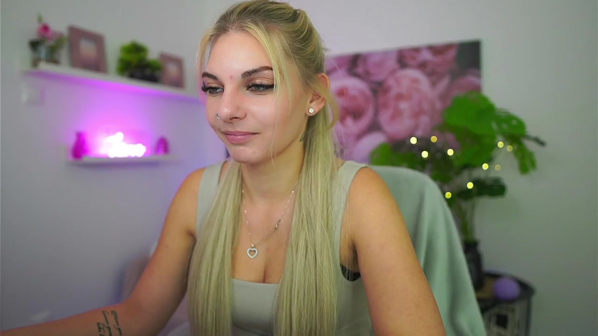 Gallery image thumbnail from Vanda_Lust's myfreecams stream on, 10/18/2025, 11:14 image 11 of 20
