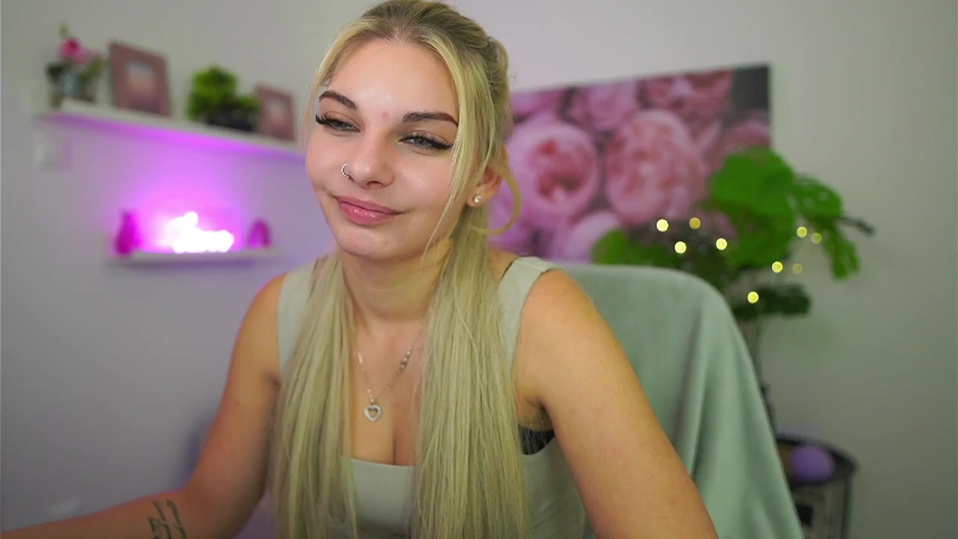 Gallery image thumbnail from Vanda_Lust's myfreecams stream on, 10/18/2025, 11:58 image 2 of 20