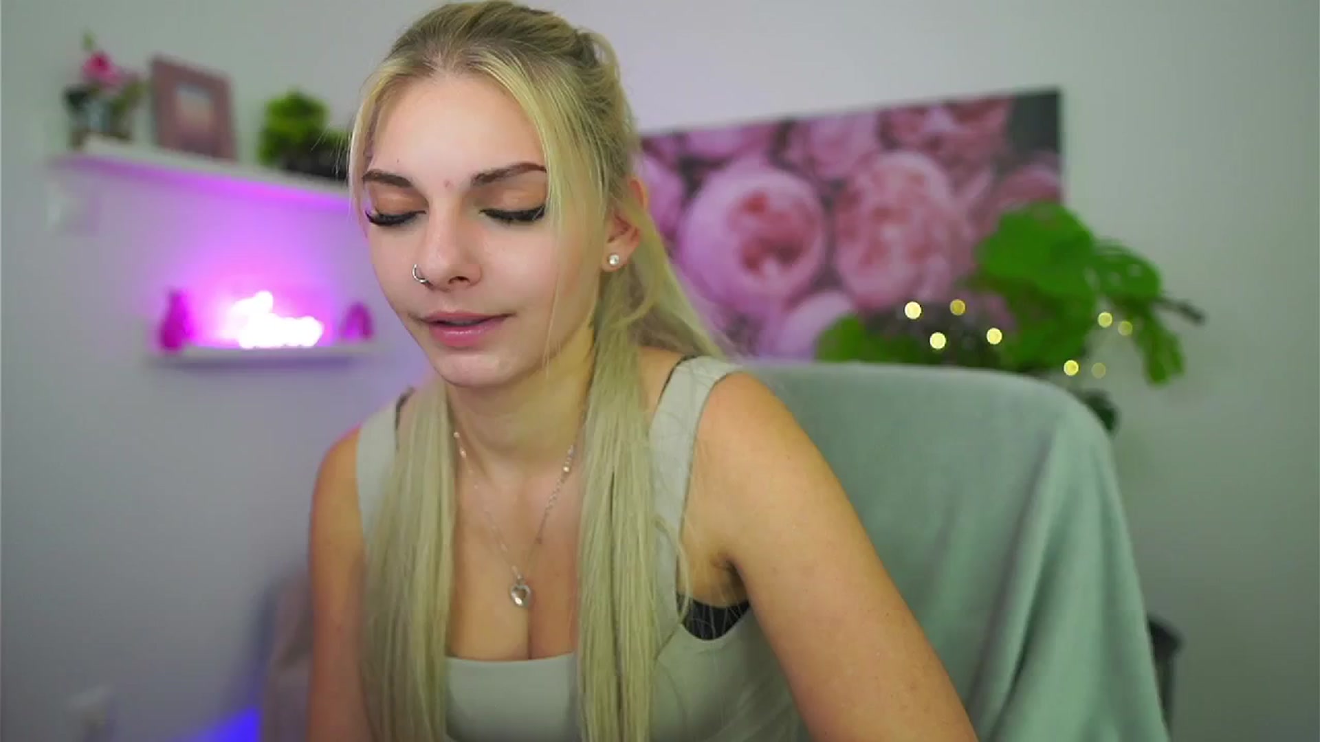 Gallery image thumbnail from Vanda_Lust's myfreecams stream on, 10/18/2025, 11:58 image 15 of 20