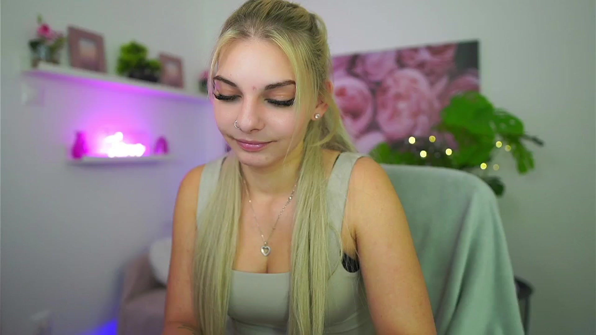 Gallery image thumbnail from Vanda_Lust's myfreecams stream on, 10/18/2025, 11:58 image 17 of 20