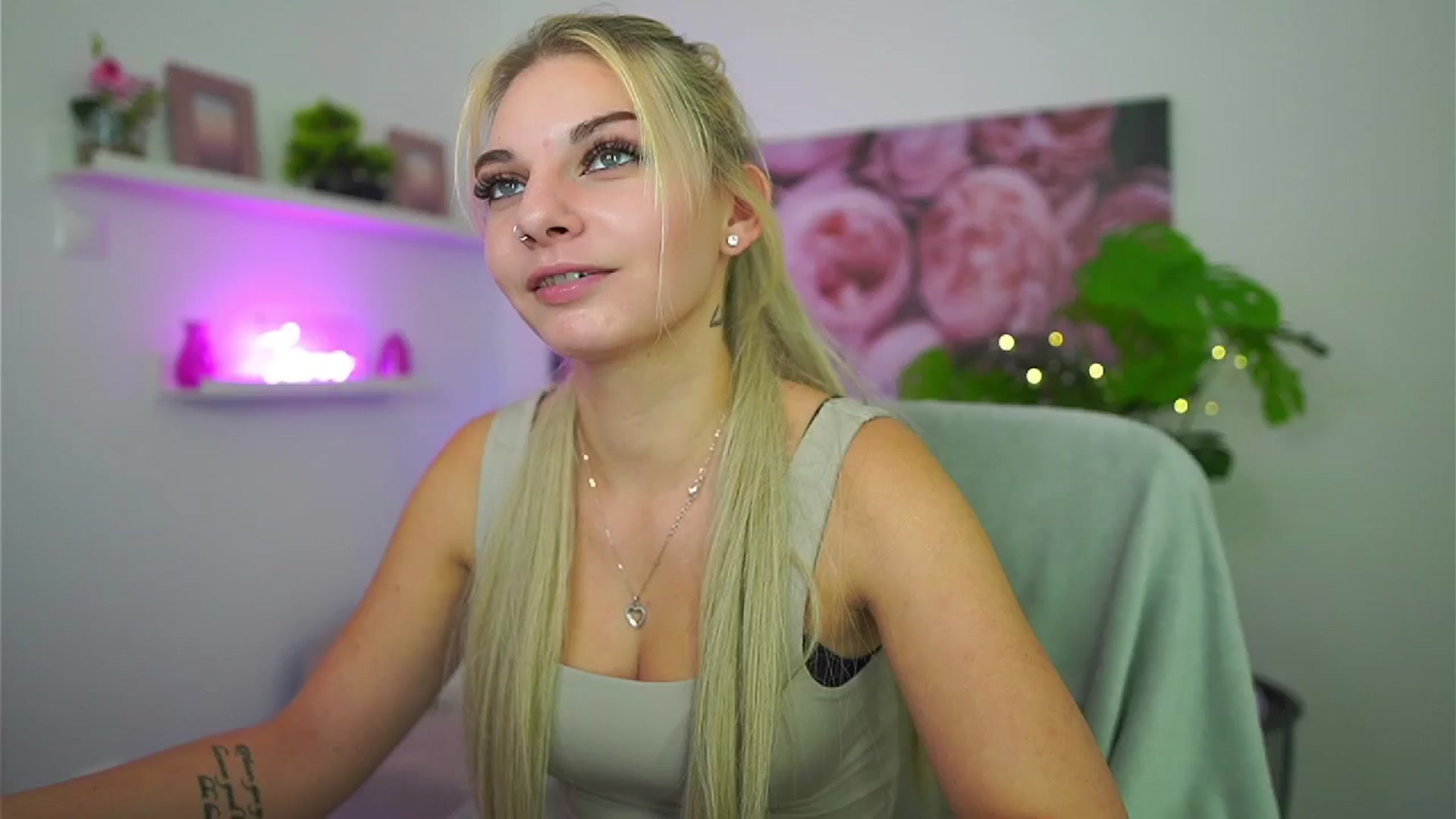 Gallery image thumbnail from Vanda_Lust's myfreecams stream on, 10/18/2025, 11:58 image 16 of 20