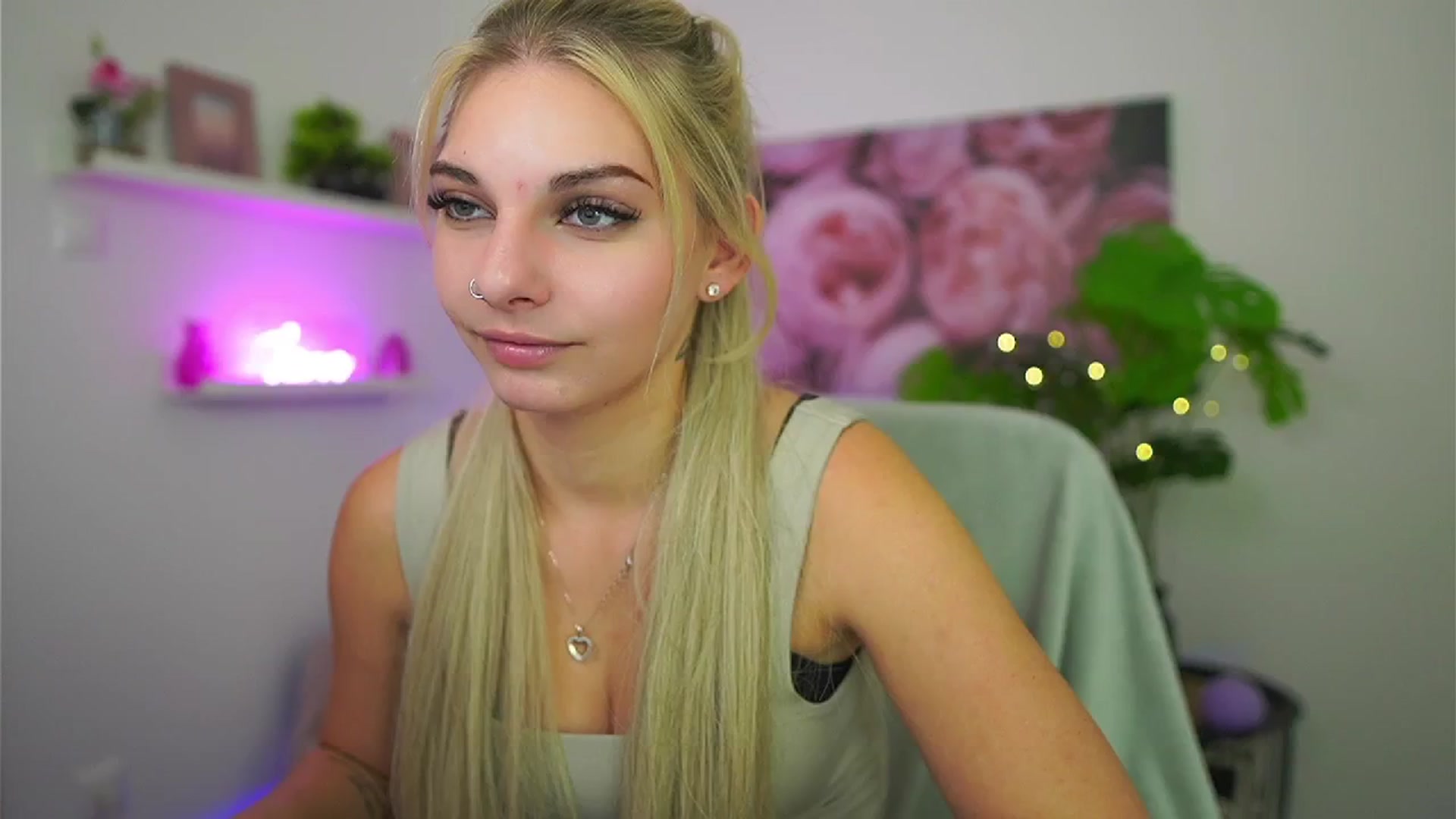 Gallery image thumbnail from Vanda_Lust's myfreecams stream on, 10/18/2025, 11:58 image 9 of 20