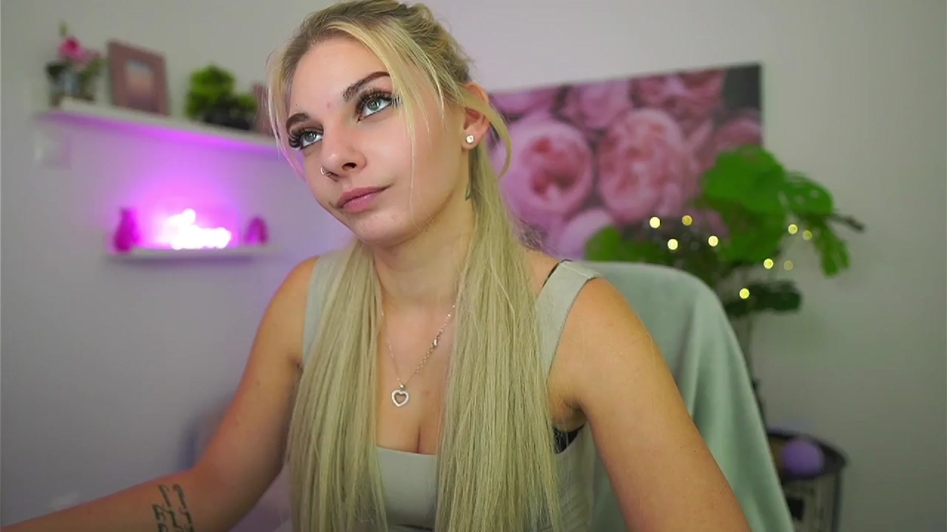 Gallery image thumbnail from Vanda_Lust's myfreecams stream on, 10/18/2025, 11:58 image 3 of 20