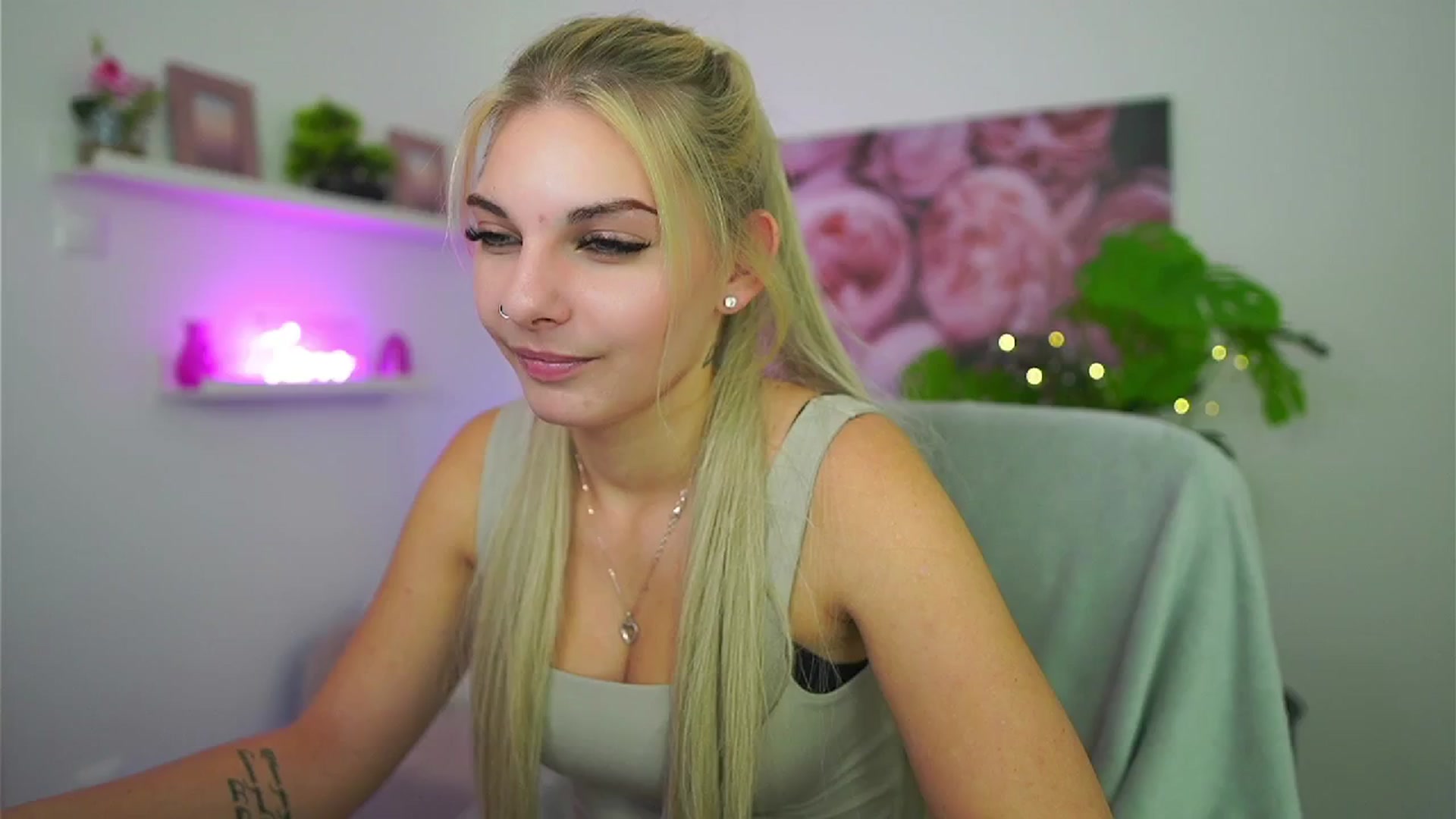 Gallery image thumbnail from Vanda_Lust's myfreecams stream on, 10/18/2025, 11:58 image 19 of 20