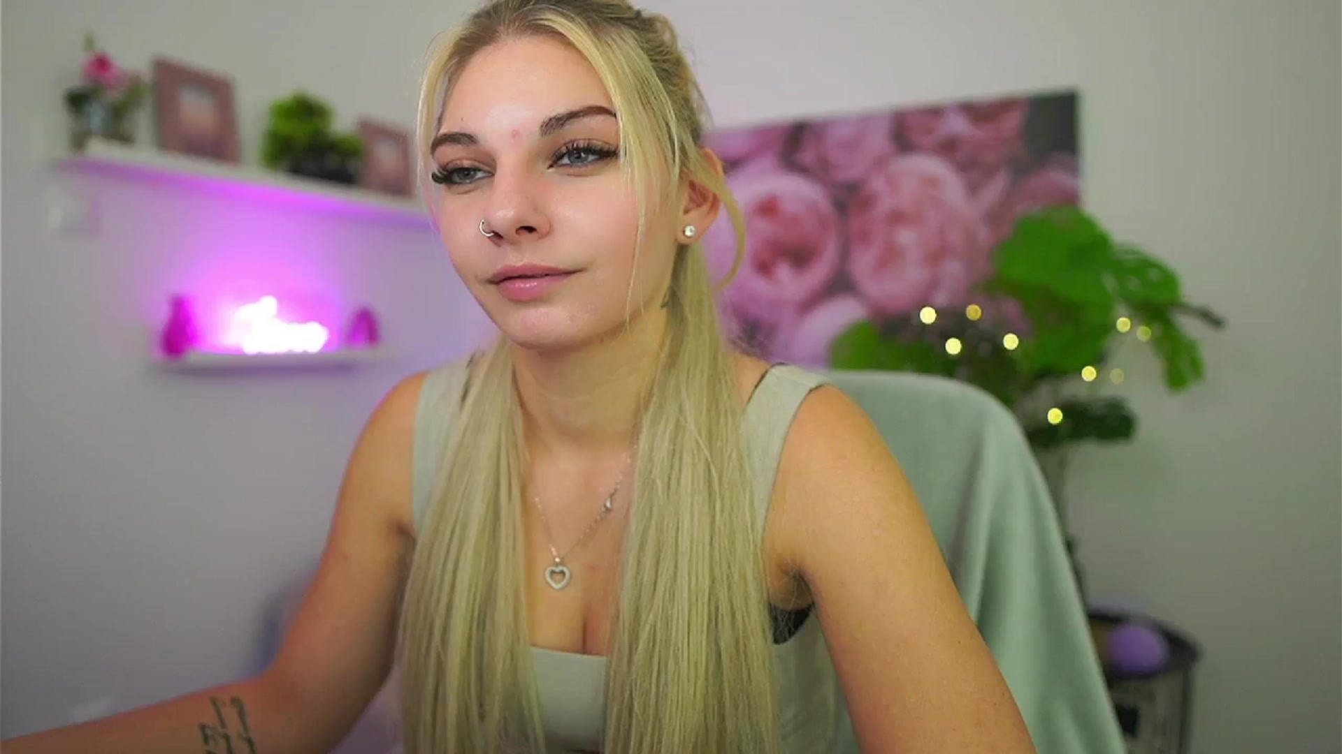 Gallery image thumbnail from Vanda_Lust's myfreecams stream on, 10/18/2025, 11:58 image 4 of 20