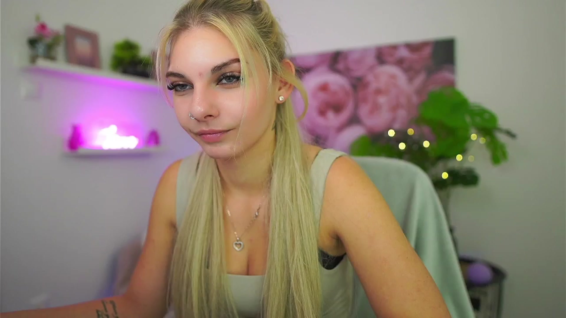 Gallery image thumbnail from Vanda_Lust's myfreecams stream on, 10/18/2025, 11:58 image 5 of 20