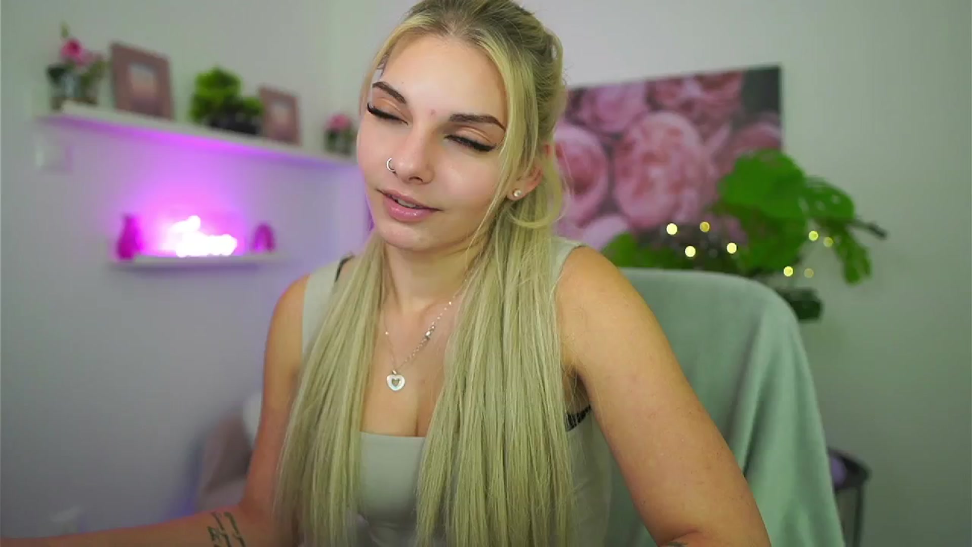 Gallery image thumbnail from Vanda_Lust's myfreecams stream on, 10/18/2025, 12:39 image 9 of 20