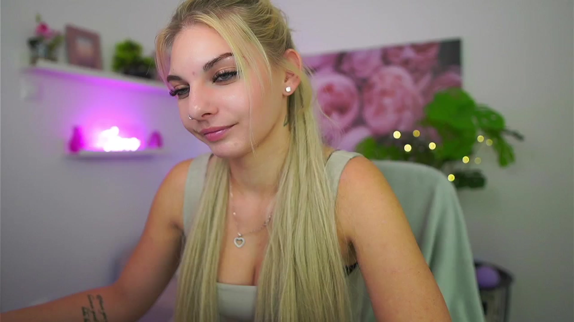 Gallery image thumbnail from Vanda_Lust's myfreecams stream on, 10/18/2025, 12:39 image 3 of 20