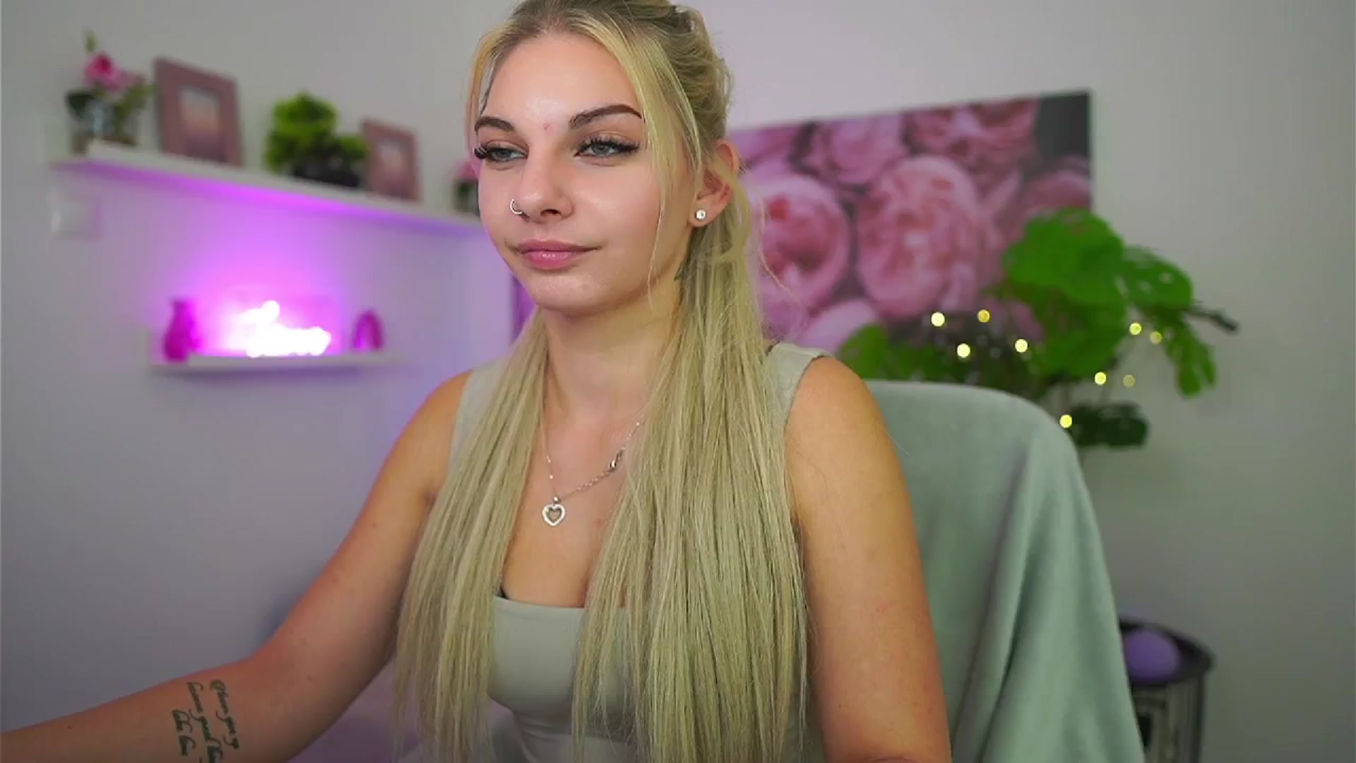 Gallery image thumbnail from Vanda_Lust's myfreecams stream on, 10/18/2025, 12:39 image 6 of 20