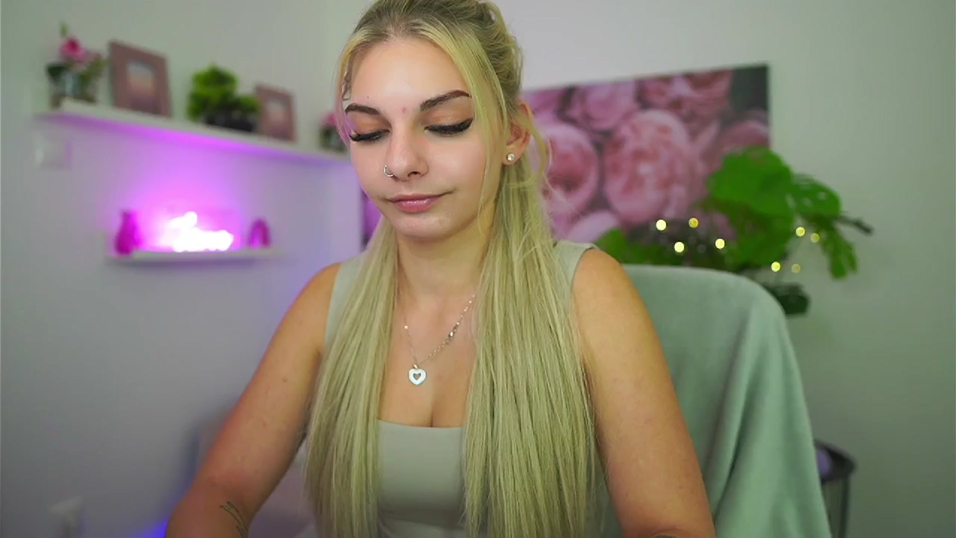 Gallery image thumbnail from Vanda_Lust's myfreecams stream on, 10/18/2025, 12:39 image 8 of 20