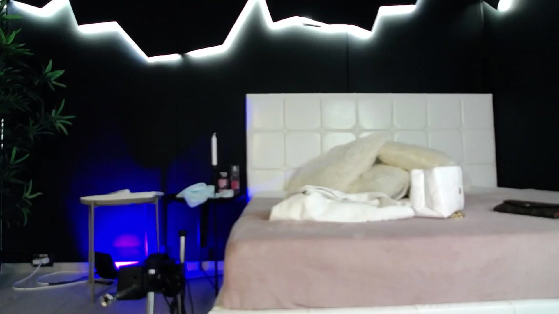 Gallery image thumbnail from VanesaSimon's myfreecams stream on, 07/08/2024, 16:21 image 11 of 20