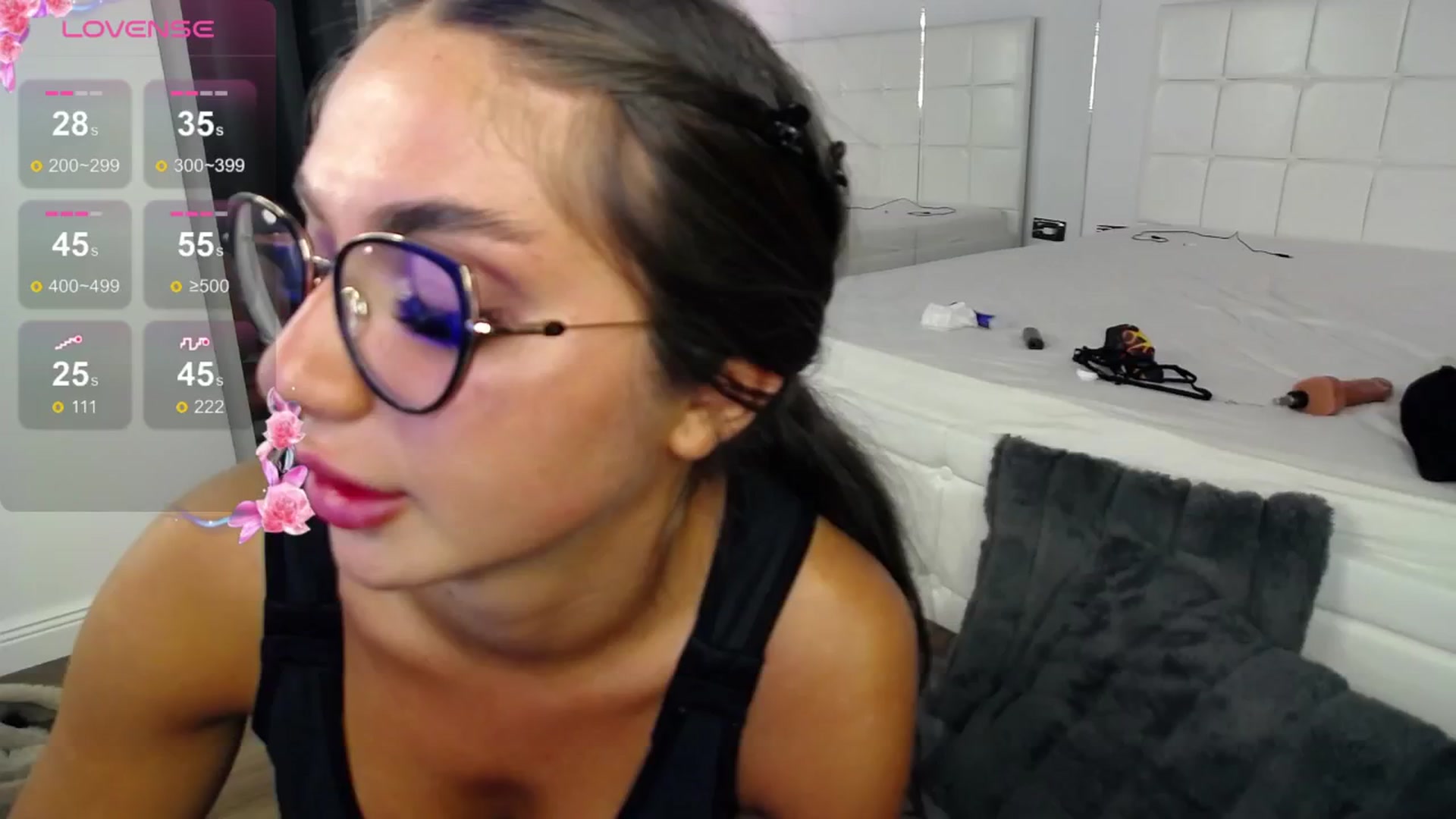 Gallery image thumbnail from VanesaSimon's myfreecams stream on, 07/28/2024, 14:24 image 6 of 20