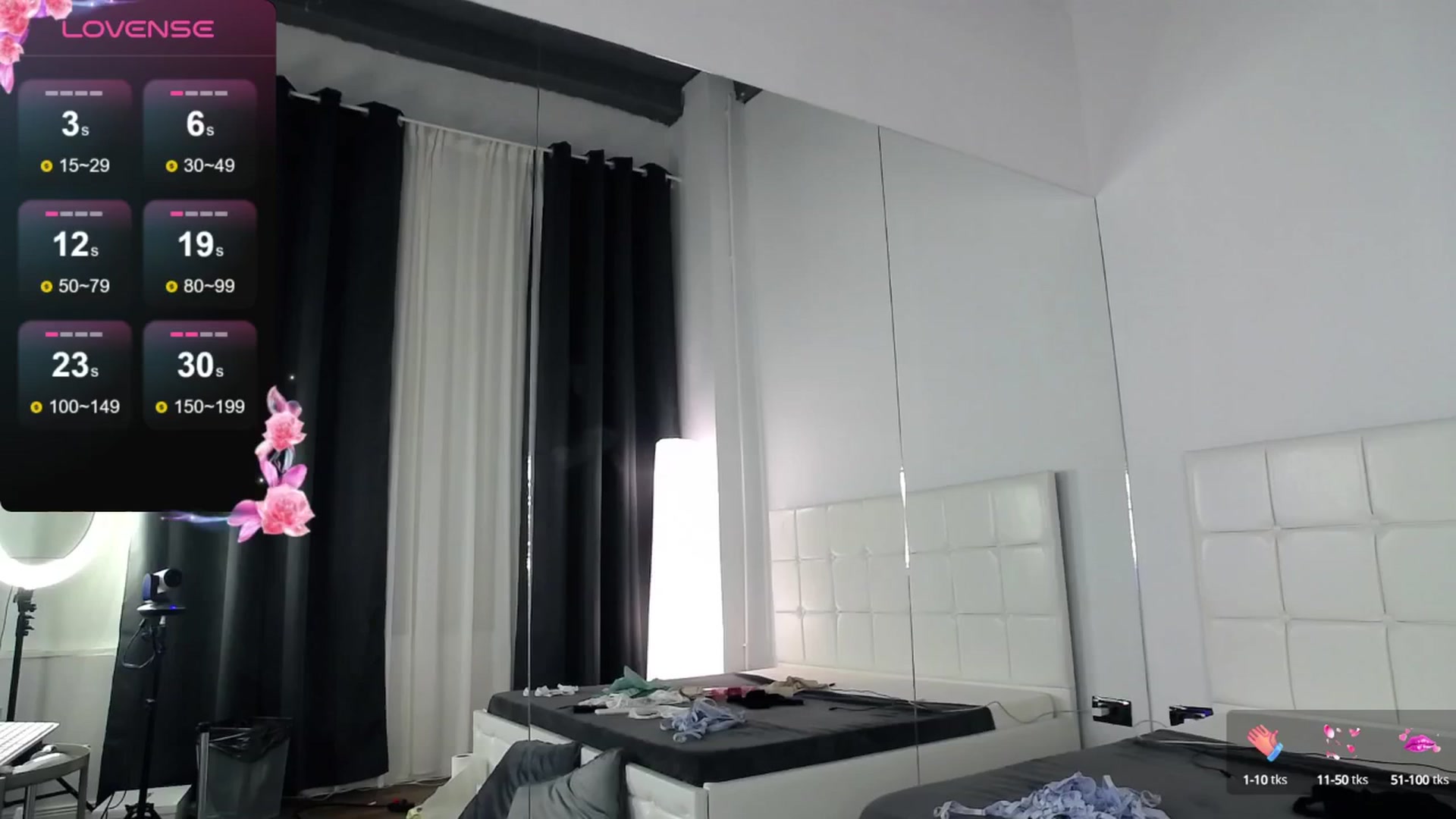 Gallery image thumbnail from VanesaSimon's myfreecams stream on, 08/08/2024, 12:43 image 13 of 20