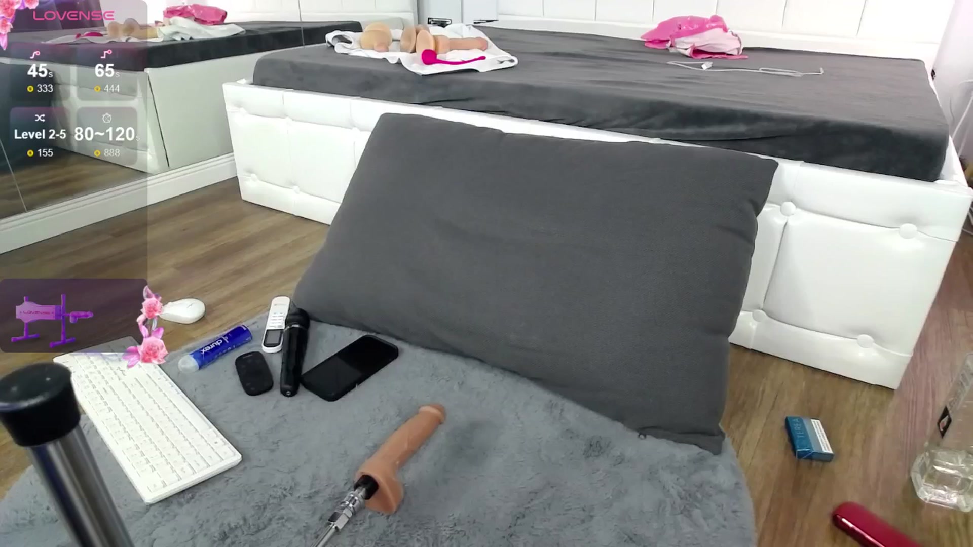 Gallery image thumbnail from VanesaSimon's myfreecams stream on, 08/11/2024, 09:01 image 10 of 20