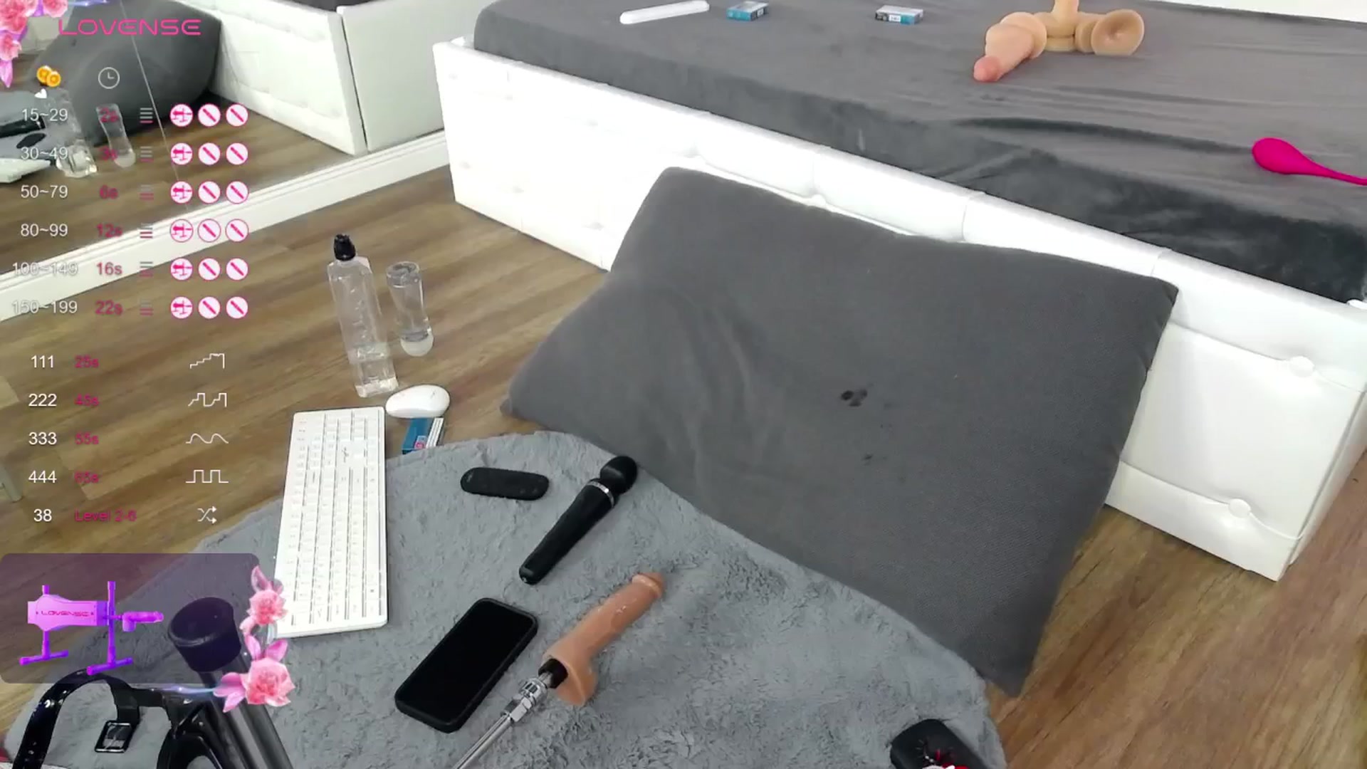 Gallery image thumbnail from VanesaSimon's myfreecams stream on, 08/16/2024, 09:08 image 3 of 20