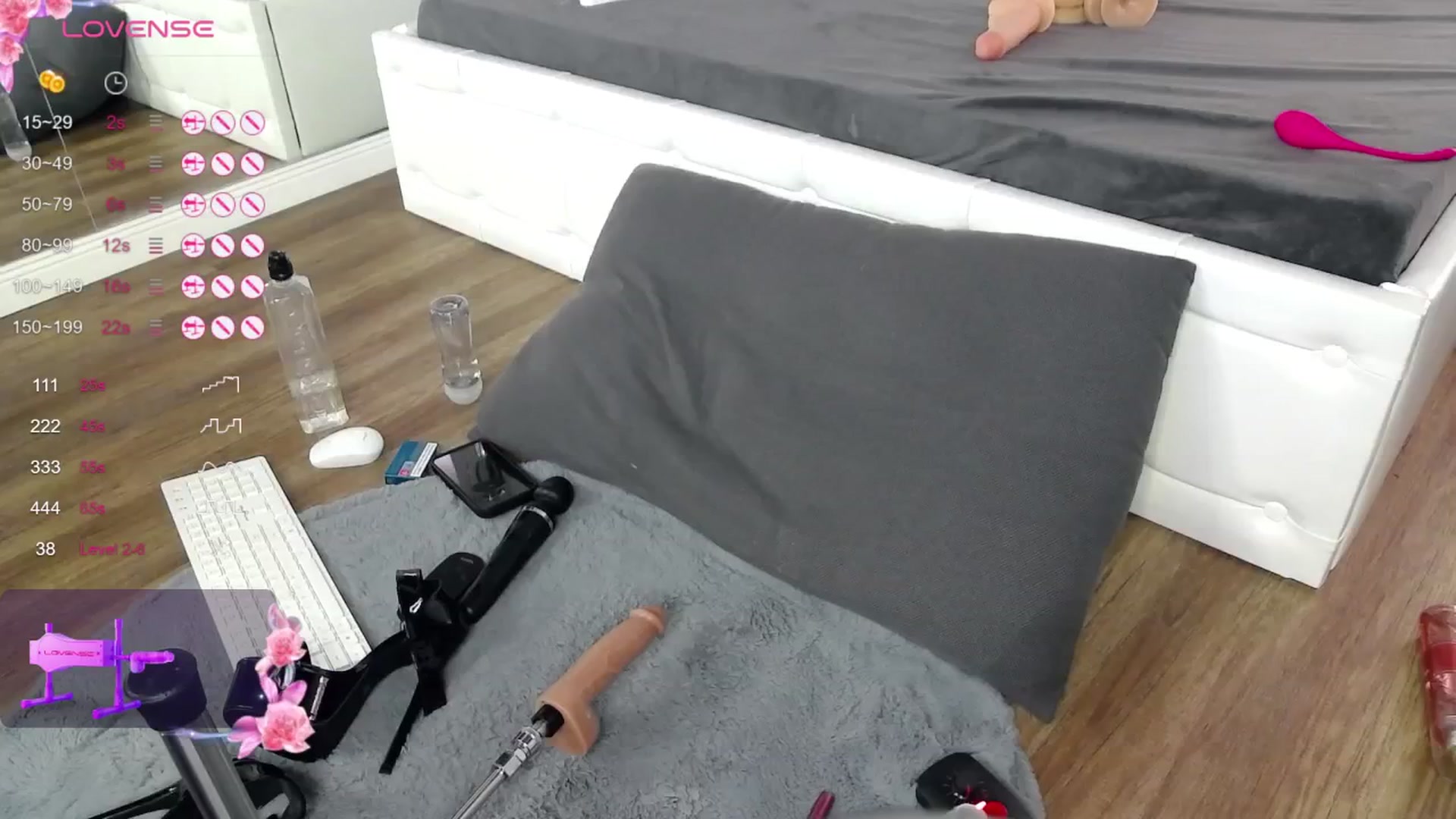 Gallery image thumbnail from VanesaSimon's myfreecams stream on, 08/16/2024, 09:08 image 2 of 20