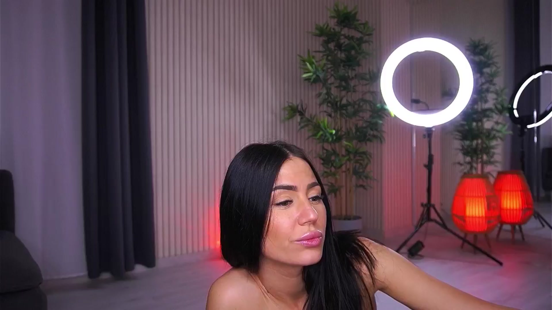 Gallery image thumbnail from VanesaSimon's myfreecams stream on, 10/17/2024, 13:19 image 15 of 20