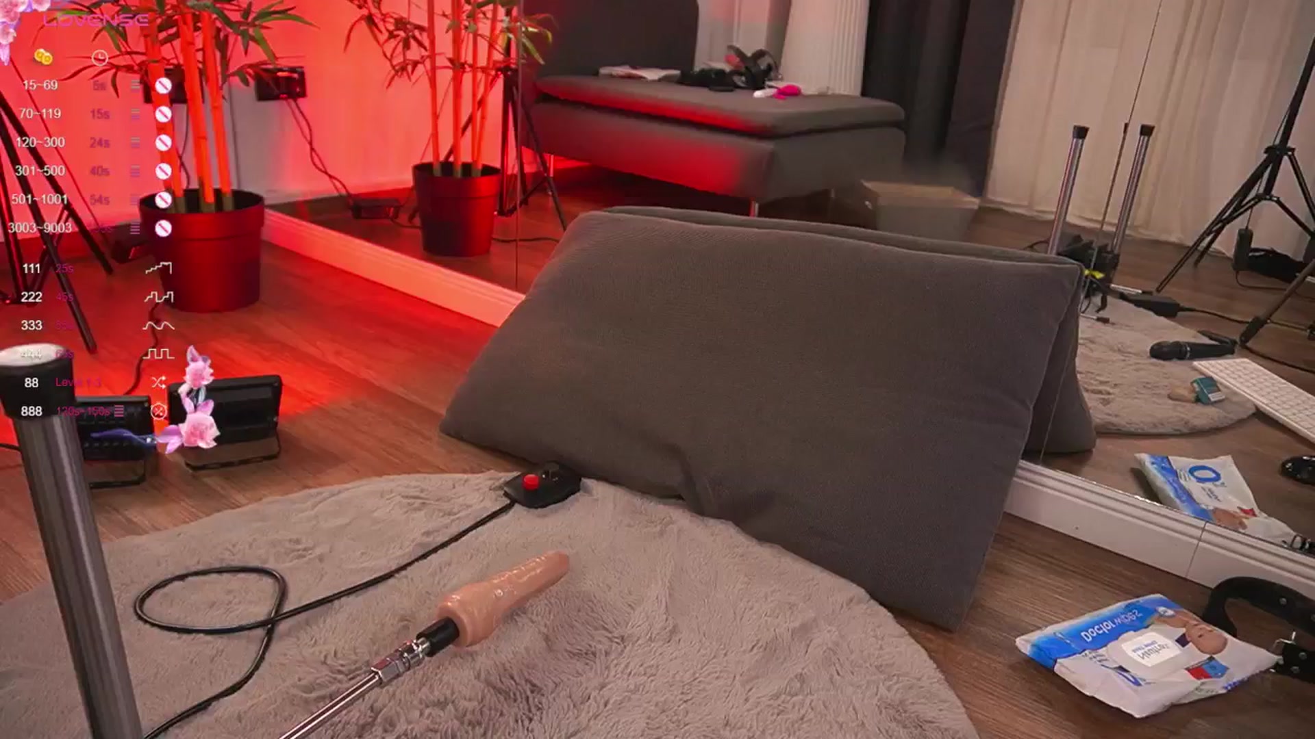 Gallery image thumbnail from VanesaSimon's myfreecams stream on, 10/28/2024, 13:51 image 17 of 20