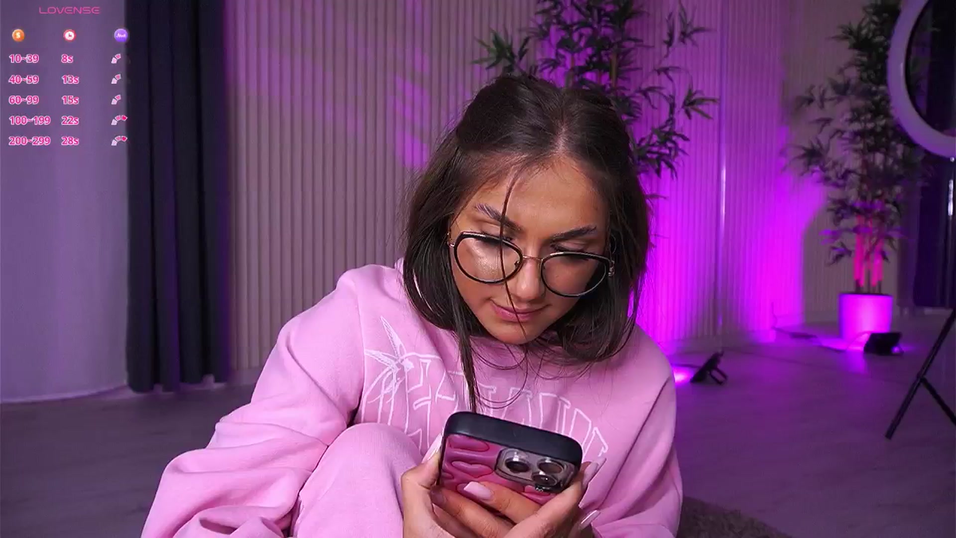 Gallery image thumbnail from VanesaSimon's myfreecams stream on, 12/25/2024, 14:00 image 16 of 20