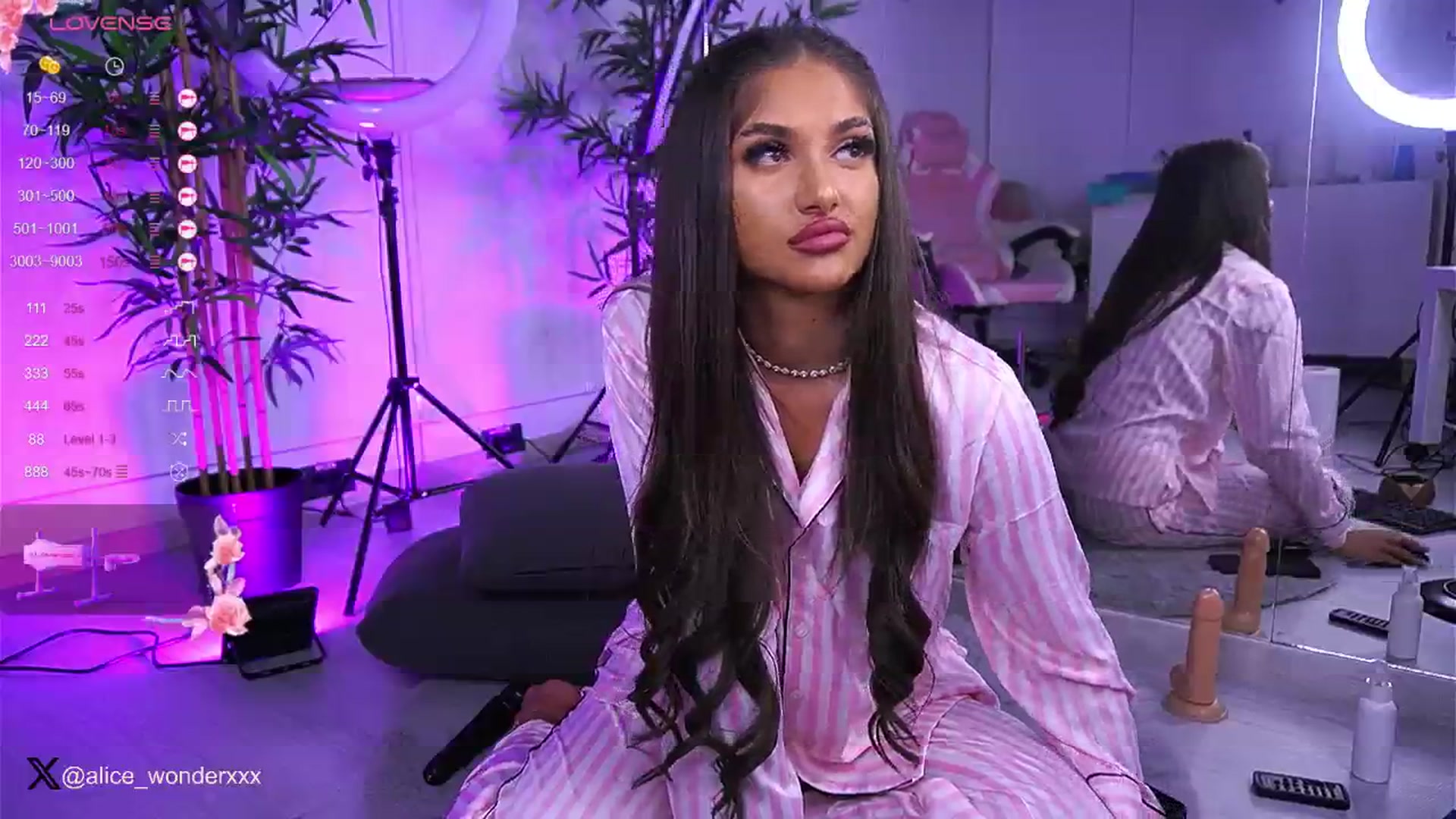 Gallery image thumbnail from VanesaSimon's myfreecams stream on, 01/19/2025, 13:21 image 18 of 20