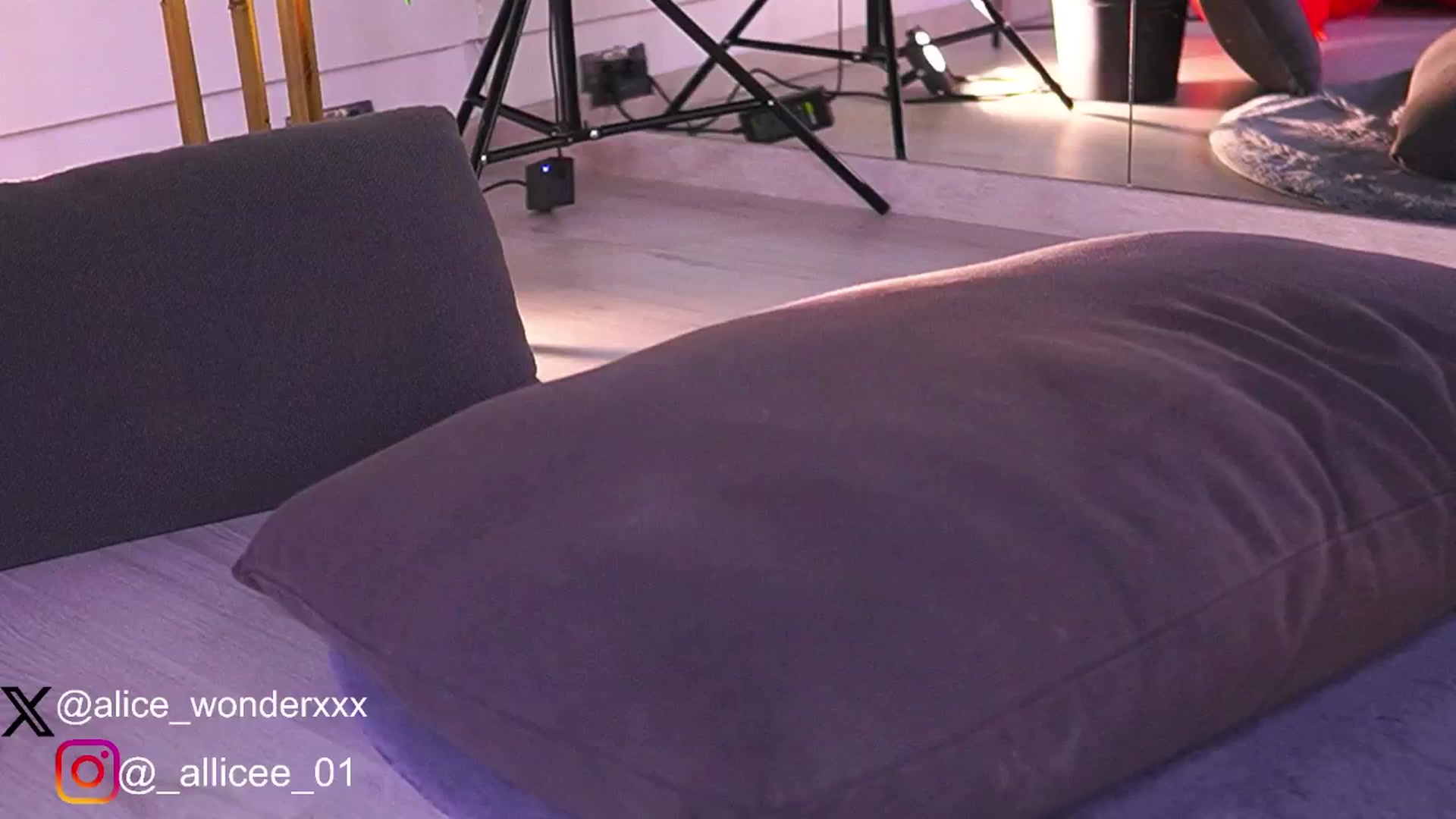 Gallery image thumbnail from VanesaSimon's myfreecams stream on, 02/13/2025, 15:03 image 13 of 20