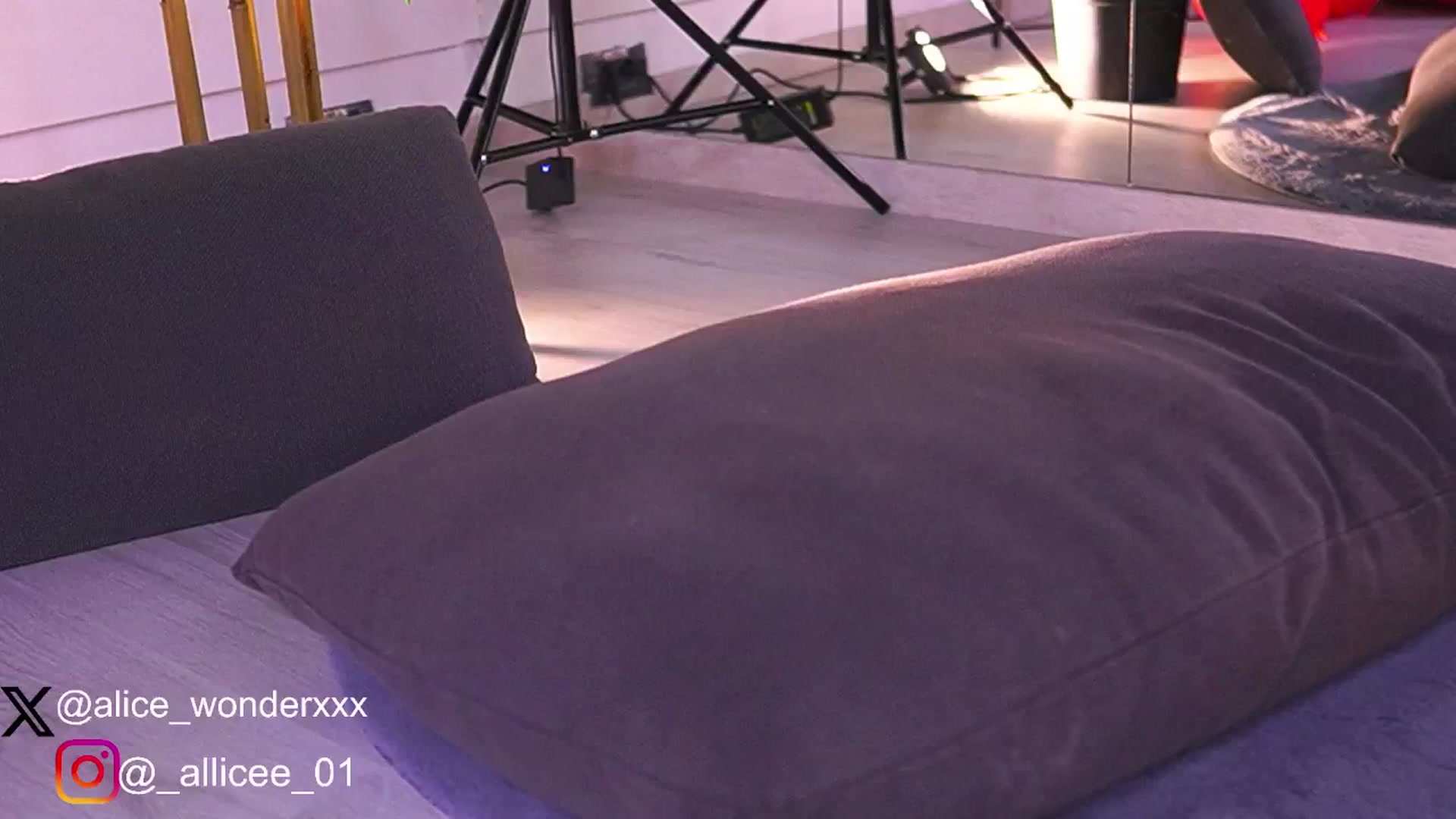 Gallery image thumbnail from VanesaSimon's myfreecams stream on, 02/13/2025, 15:03 image 14 of 20