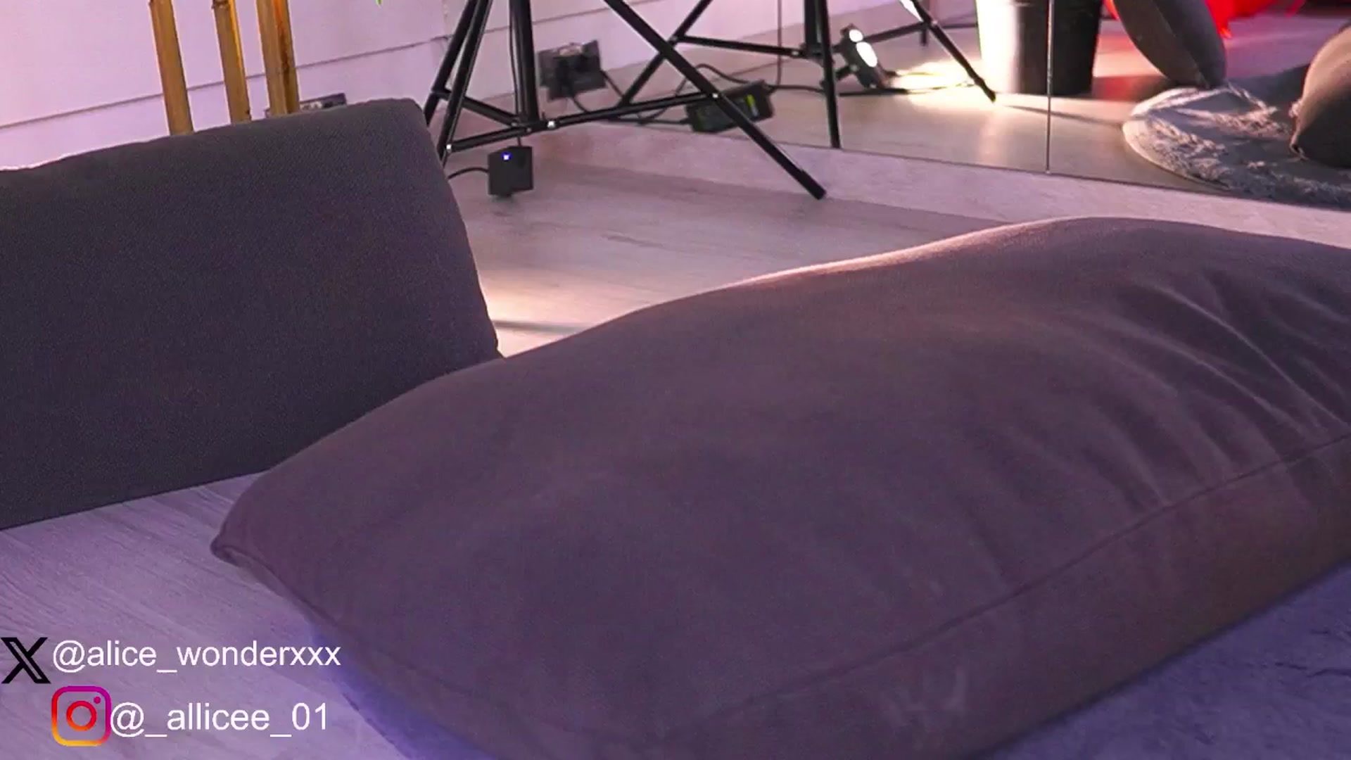 Gallery image thumbnail from VanesaSimon's myfreecams stream on, 02/13/2025, 15:03 image 12 of 20