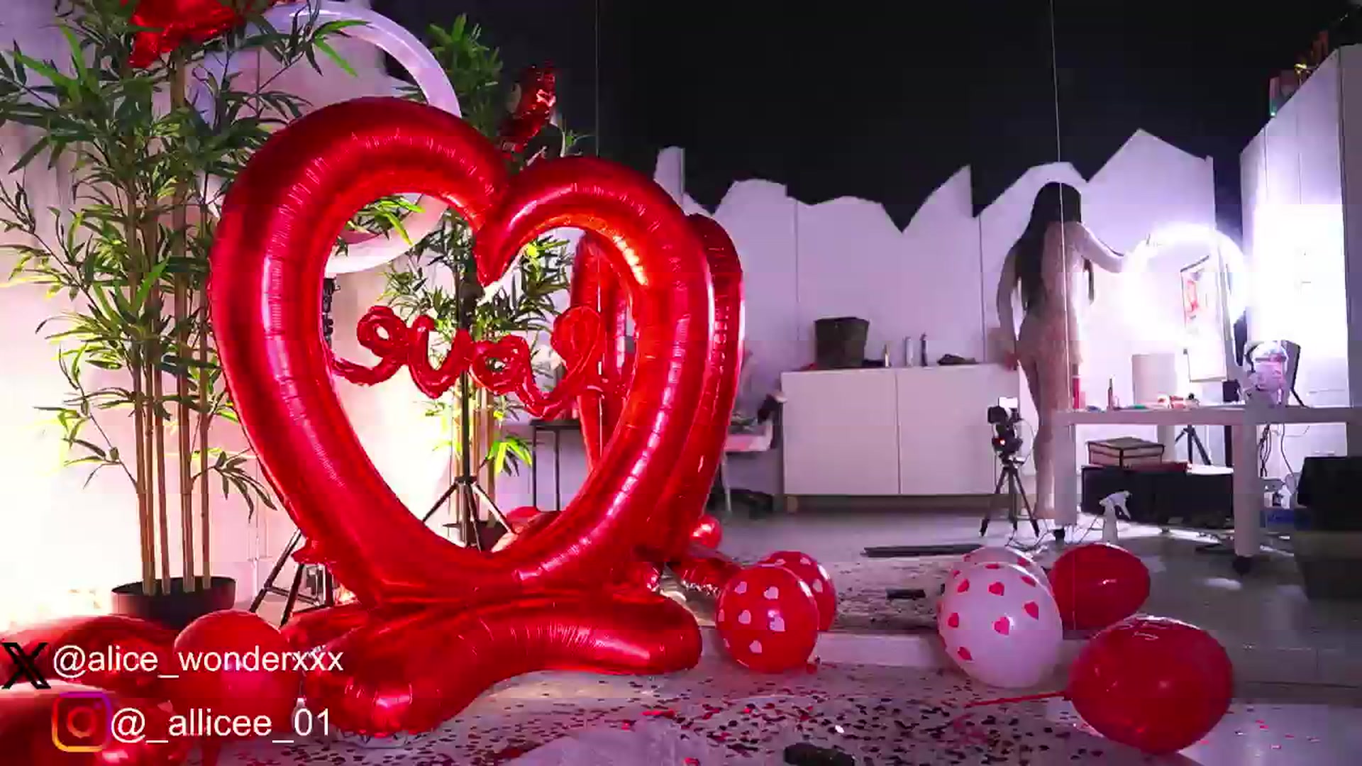 Gallery image thumbnail from VanesaSimon's myfreecams stream on, 02/14/2025, 08:34 image 6 of 20