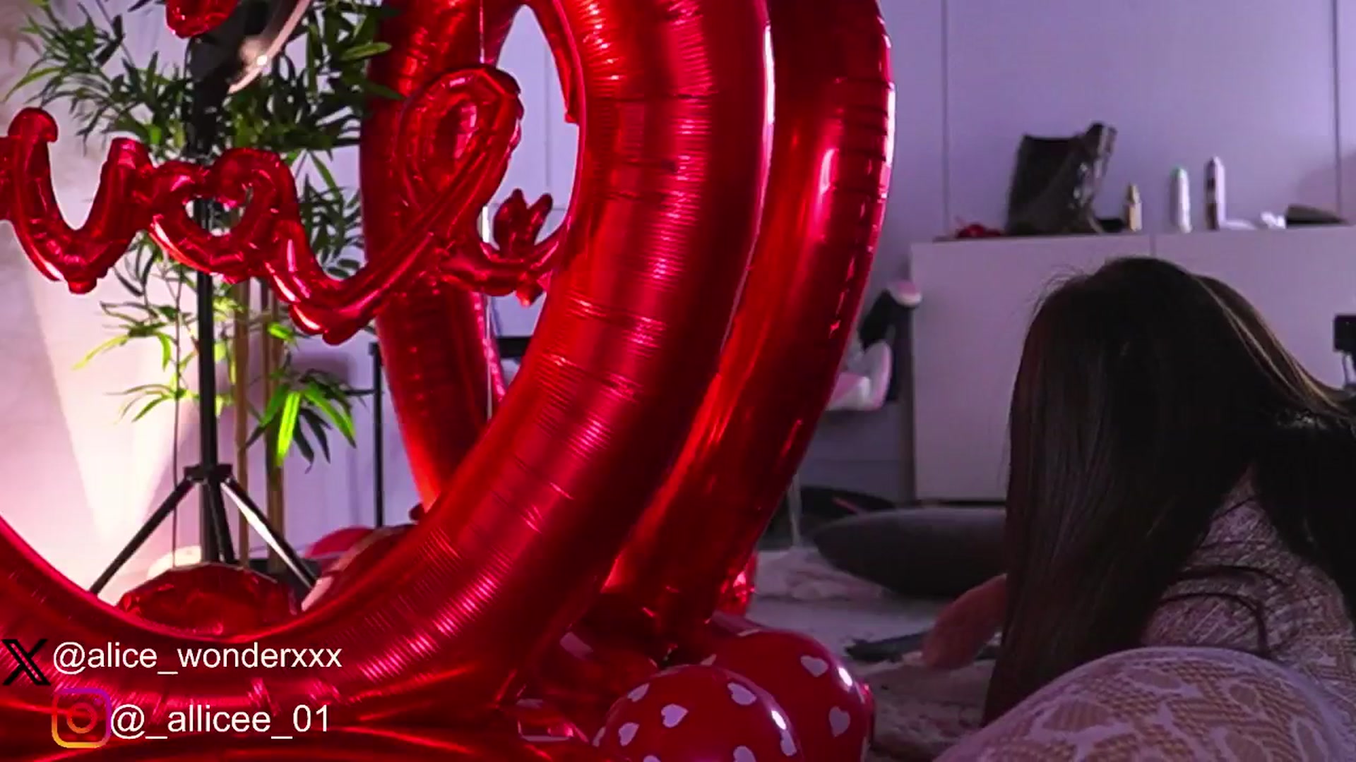 Gallery image thumbnail from VanesaSimon's myfreecams stream on, 02/14/2025, 10:33 image 17 of 20