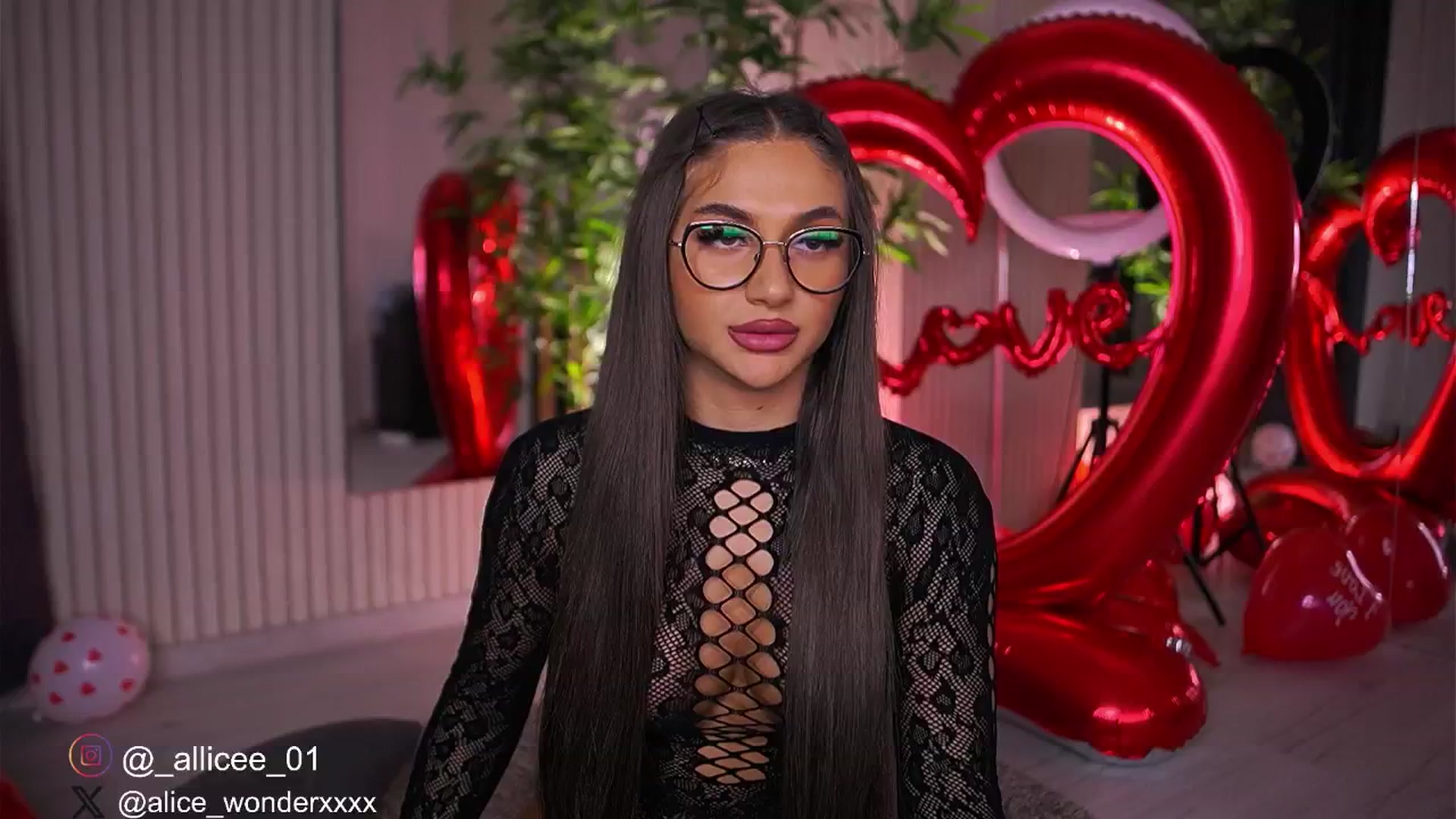 Gallery image thumbnail from VanesaSimon's myfreecams stream on, 02/15/2025, 10:52 image 10 of 20