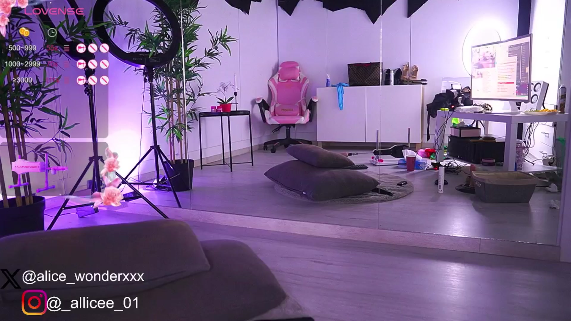 Gallery image thumbnail from VanesaSimon's myfreecams stream on, 03/07/2025, 10:10 image 14 of 20