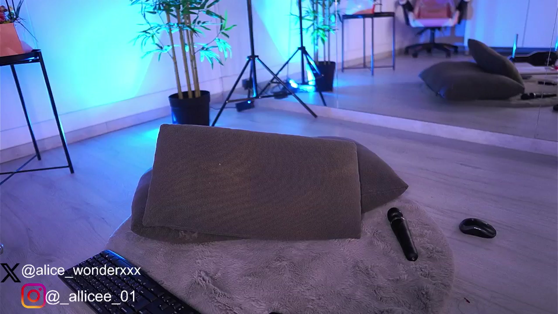Gallery image thumbnail from VanesaSimon's myfreecams stream on, 03/08/2025, 14:13 image 3 of 20