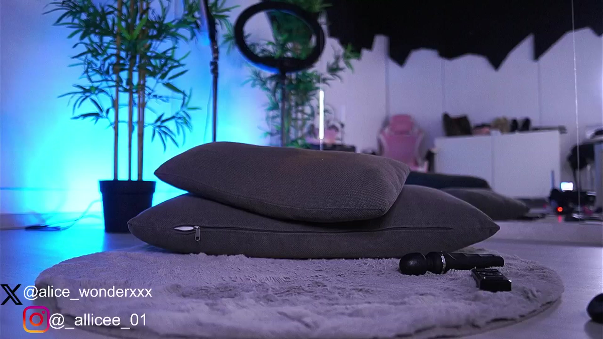 Gallery image thumbnail from VanesaSimon's myfreecams stream on, 03/10/2025, 10:18 image 9 of 20