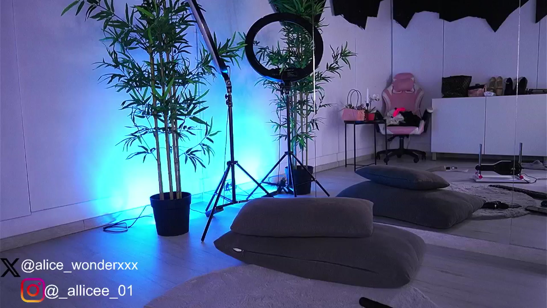 Gallery image thumbnail from VanesaSimon's myfreecams stream on, 03/10/2025, 14:18 image 6 of 20