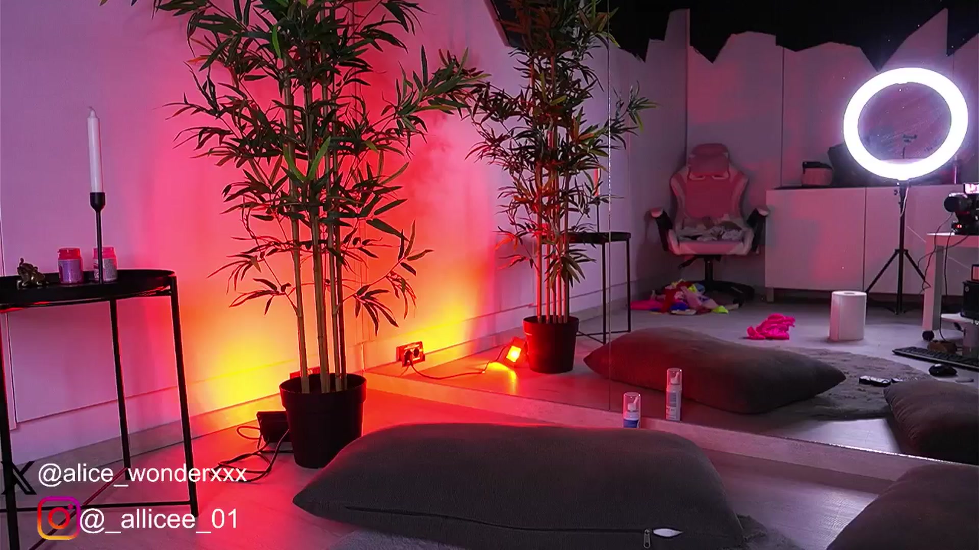 Gallery image thumbnail from VanesaSimon's myfreecams stream on, 03/13/2025, 13:32 image 15 of 20