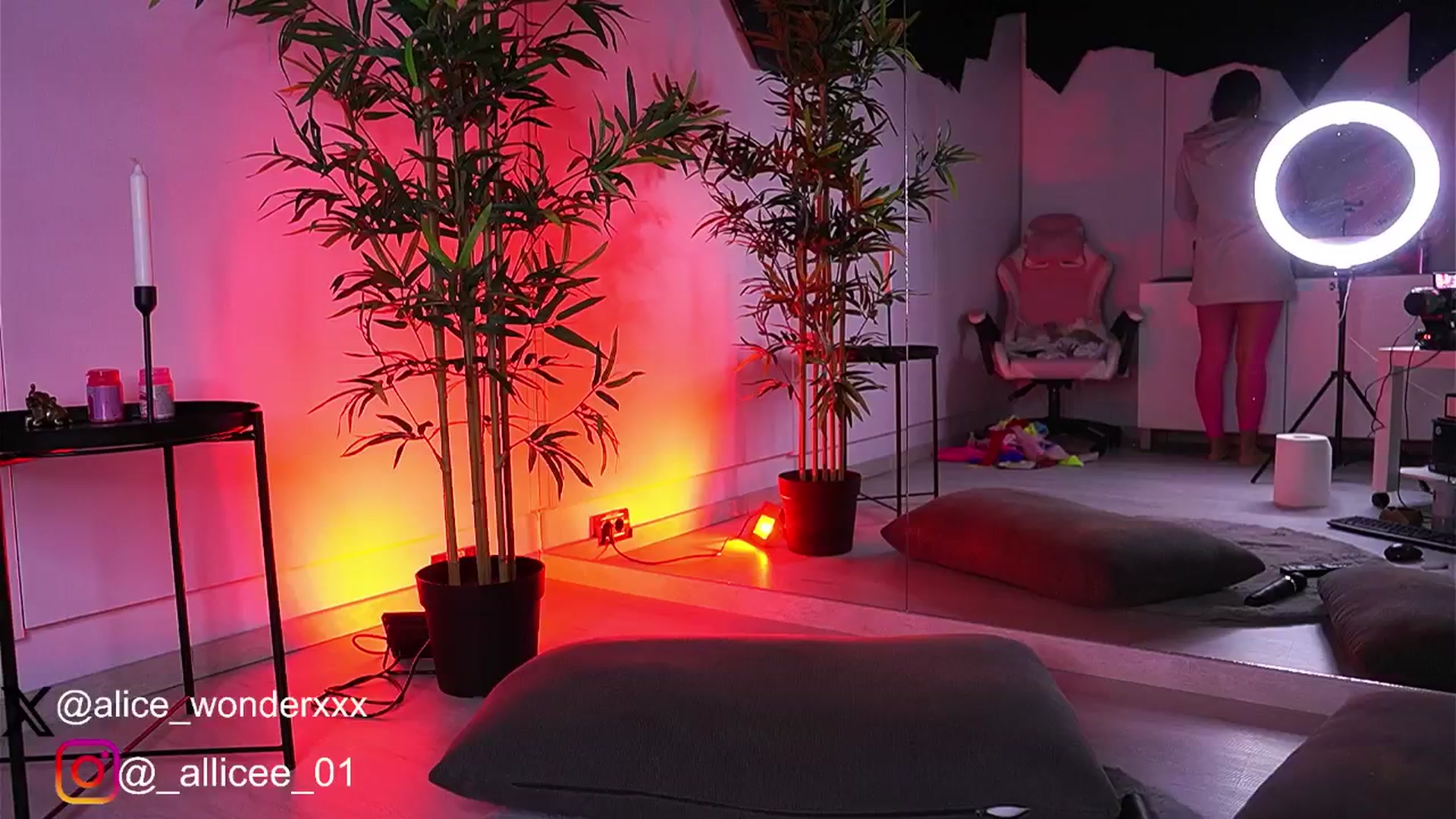 Gallery image thumbnail from VanesaSimon's myfreecams stream on, 03/13/2025, 13:32 image 5 of 20