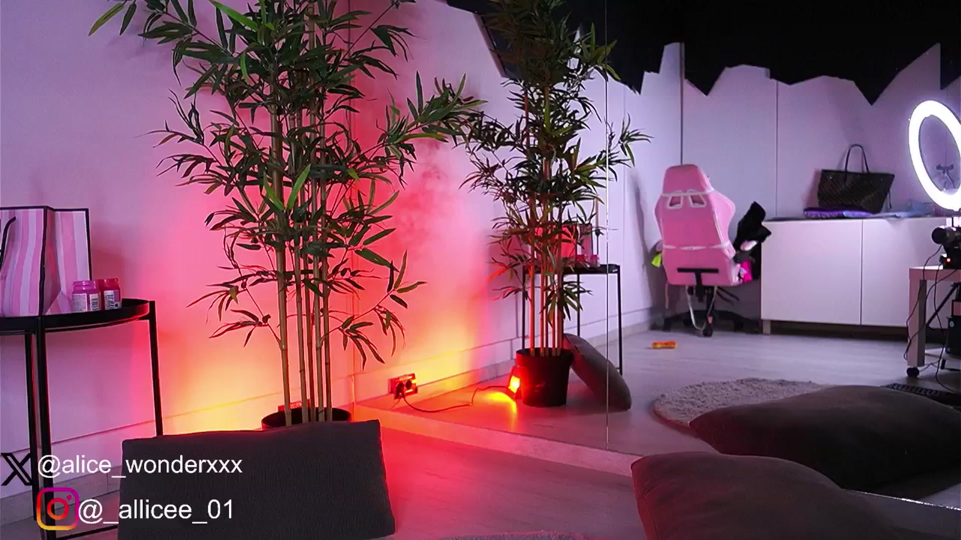 Gallery image thumbnail from VanesaSimon's myfreecams stream on, 03/15/2025, 07:52 image 4 of 20