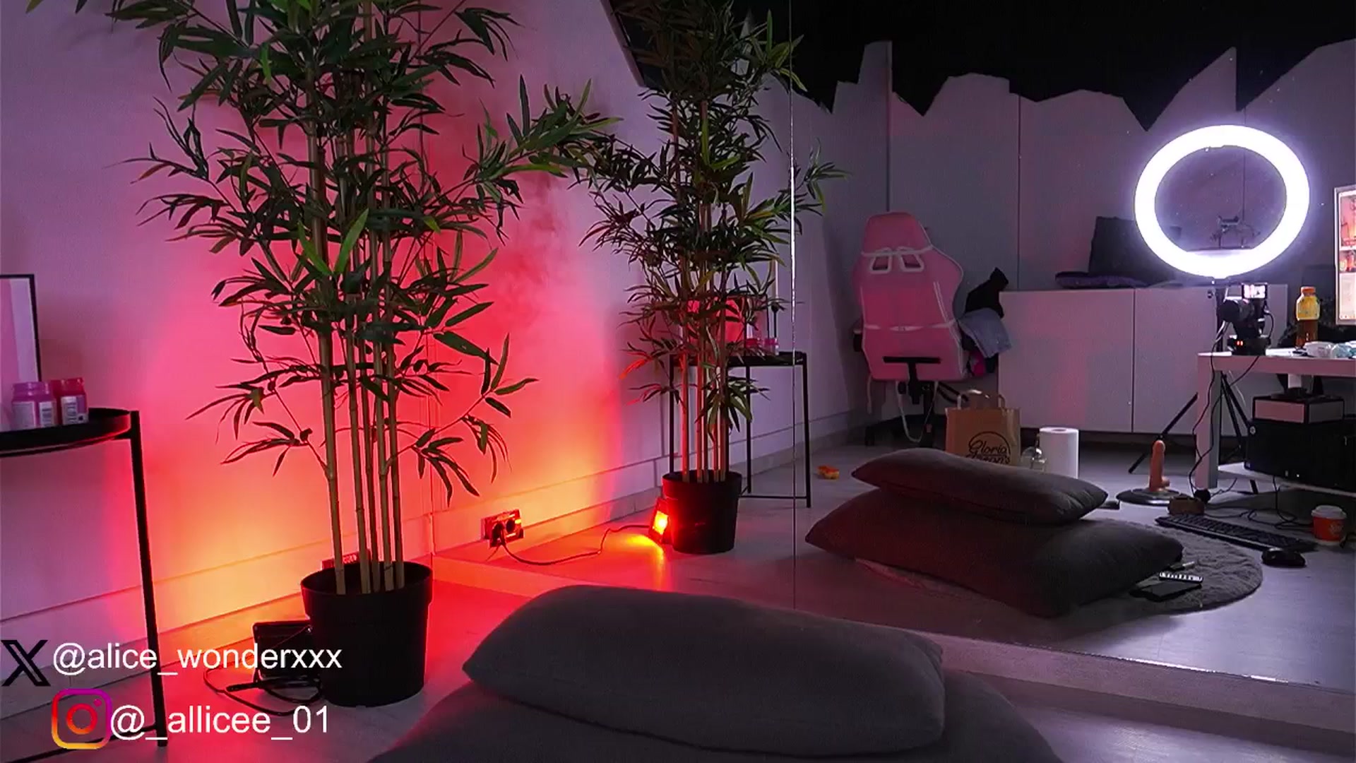 Gallery image thumbnail from VanesaSimon's myfreecams stream on, 03/15/2025, 11:05 image 4 of 20
